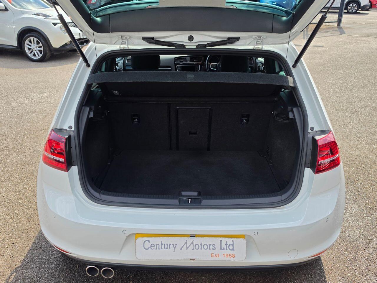Volkswagen Golf - Image 11