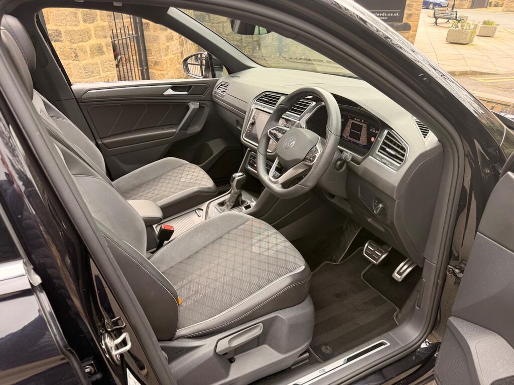 Volkswagen Tiguan - Image 35