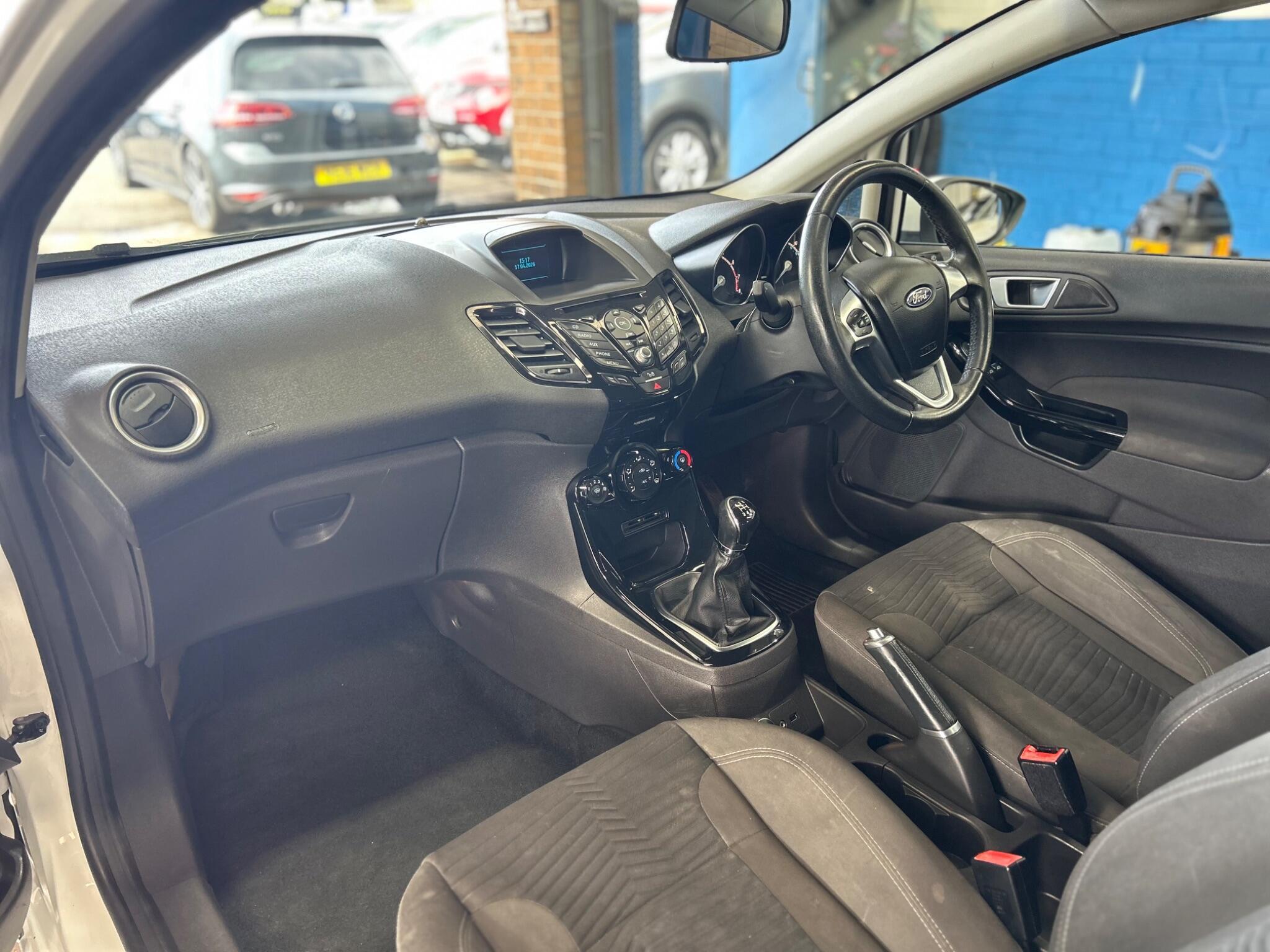 Ford Fiesta - Image 18