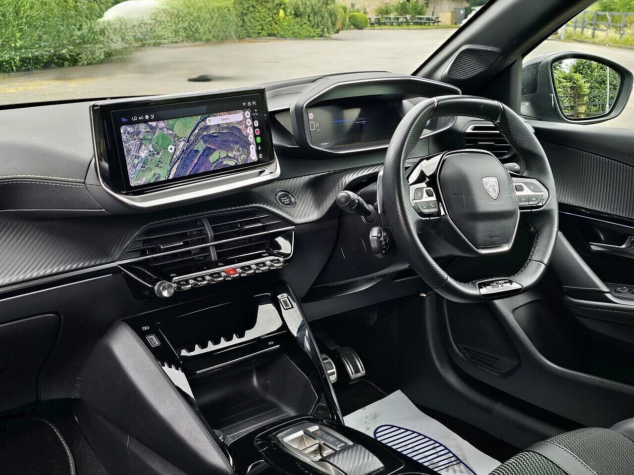 Peugeot 208 - Image 2