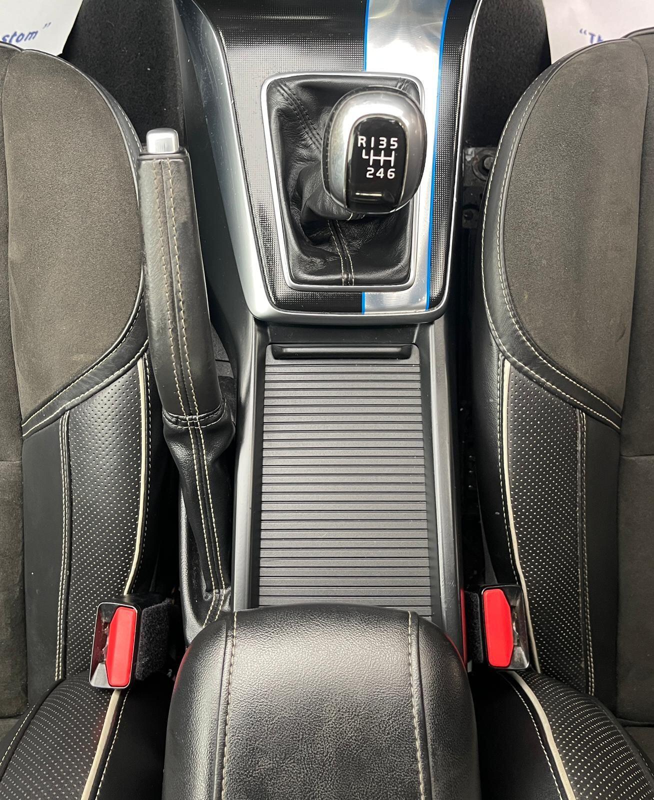 Volvo V40 - Image 17