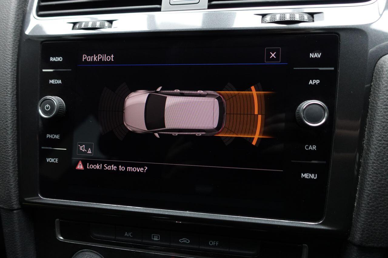 Volkswagen Golf - Image 21