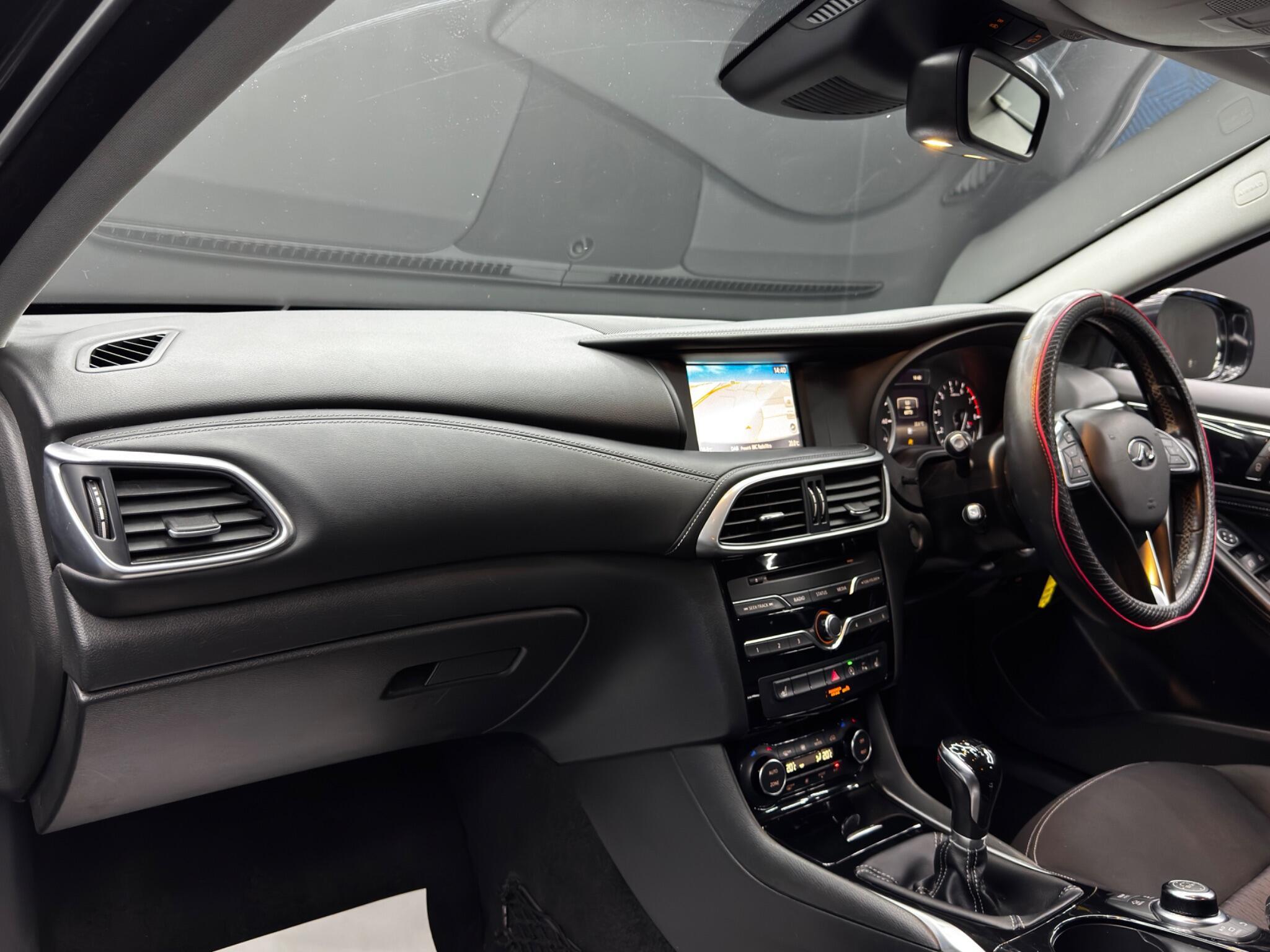 Infiniti Q30 - Image 11