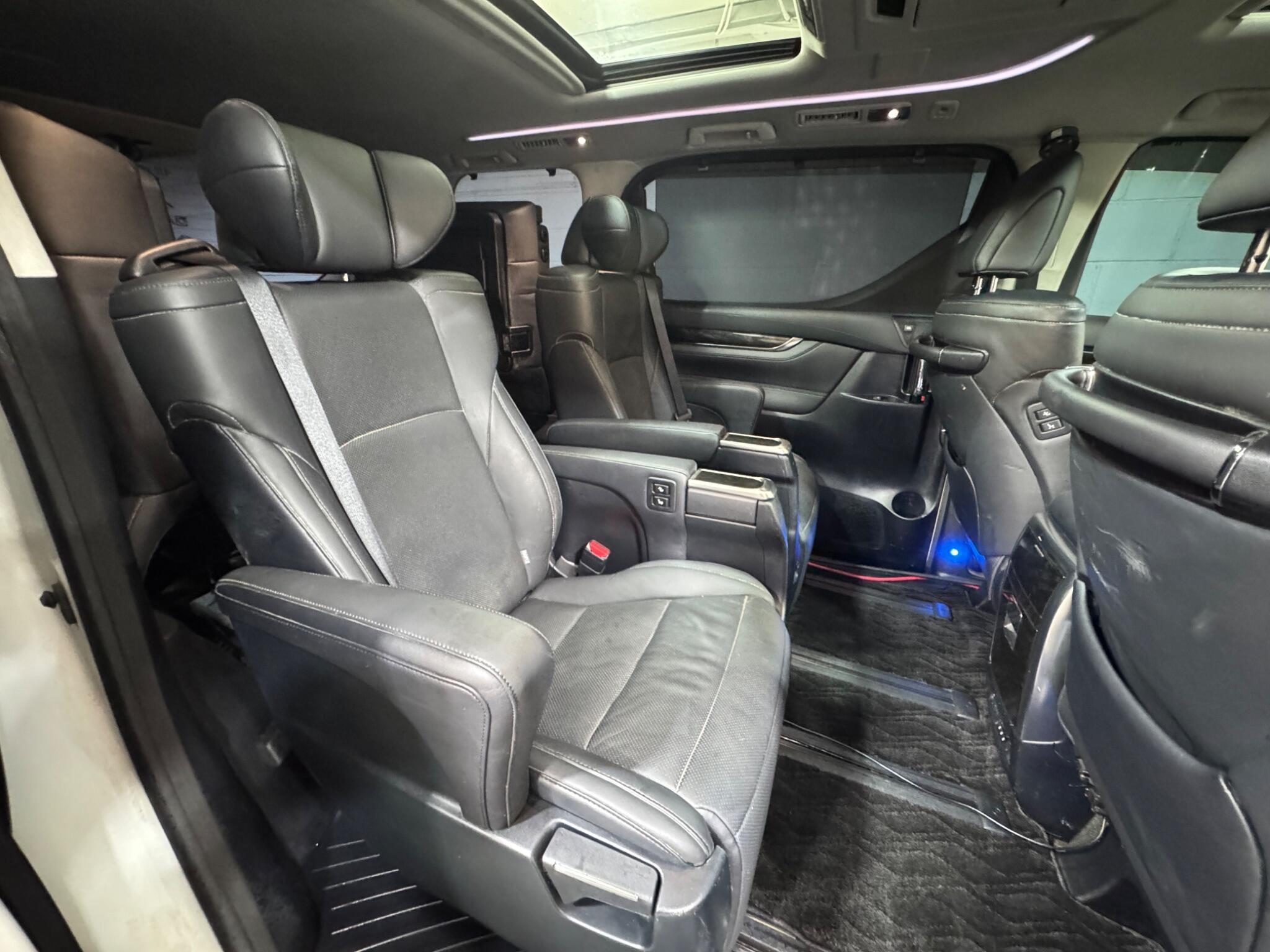 Toyota Vellfire - Image 11