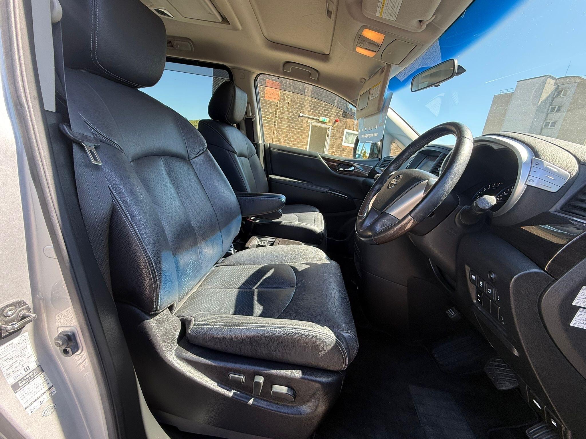 Nissan Elgrand - Image 7