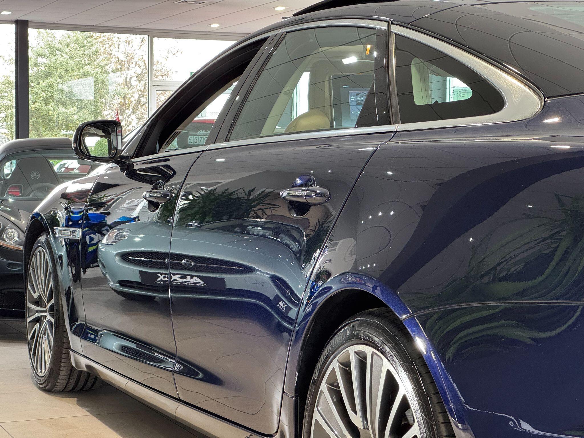Jaguar XJ - Image 16