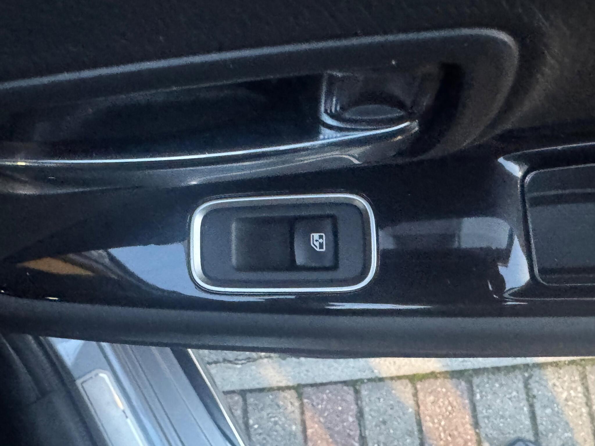 Mitsubishi Outlander - Image 14