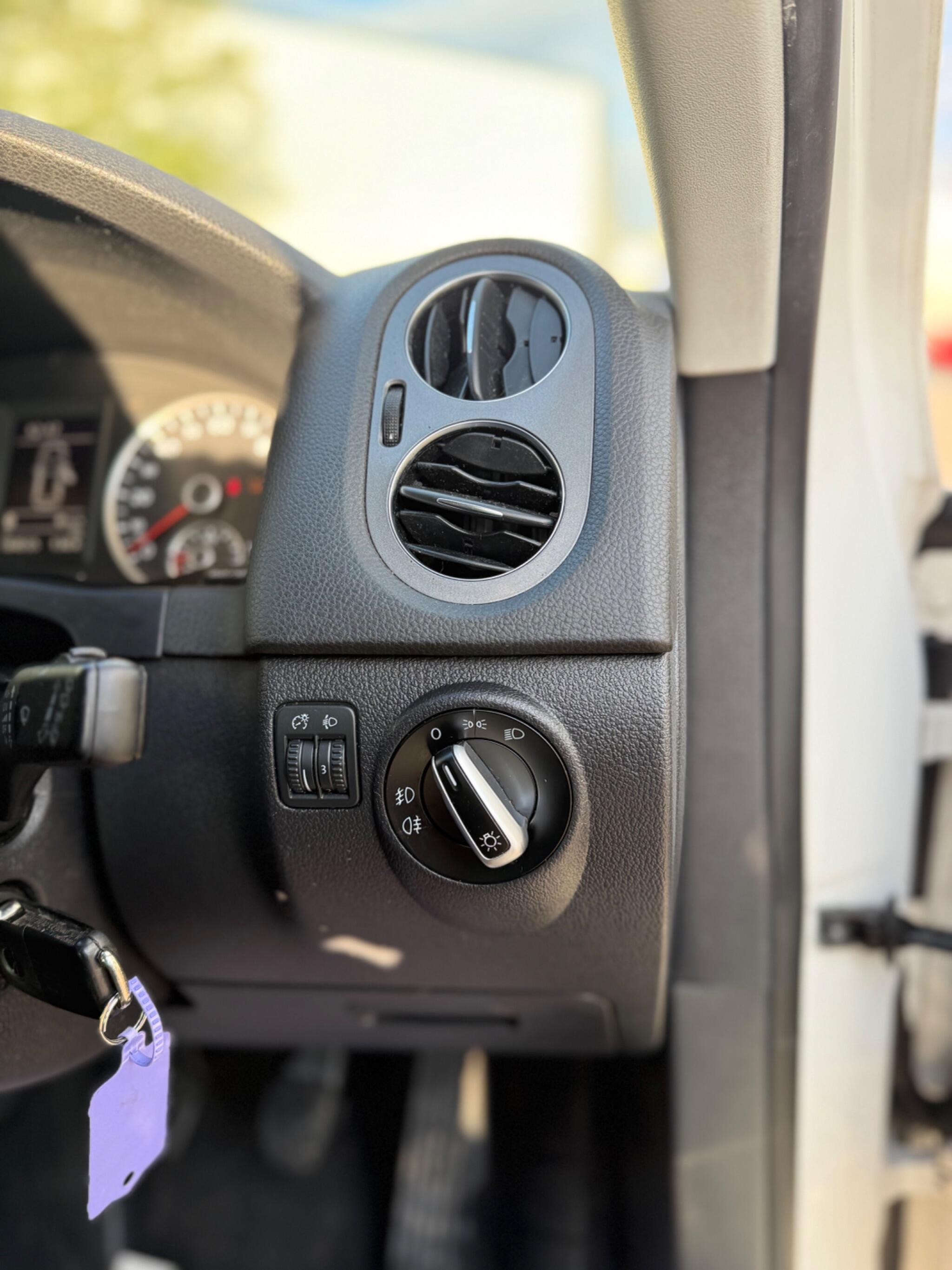 Volkswagen Tiguan - Image 31