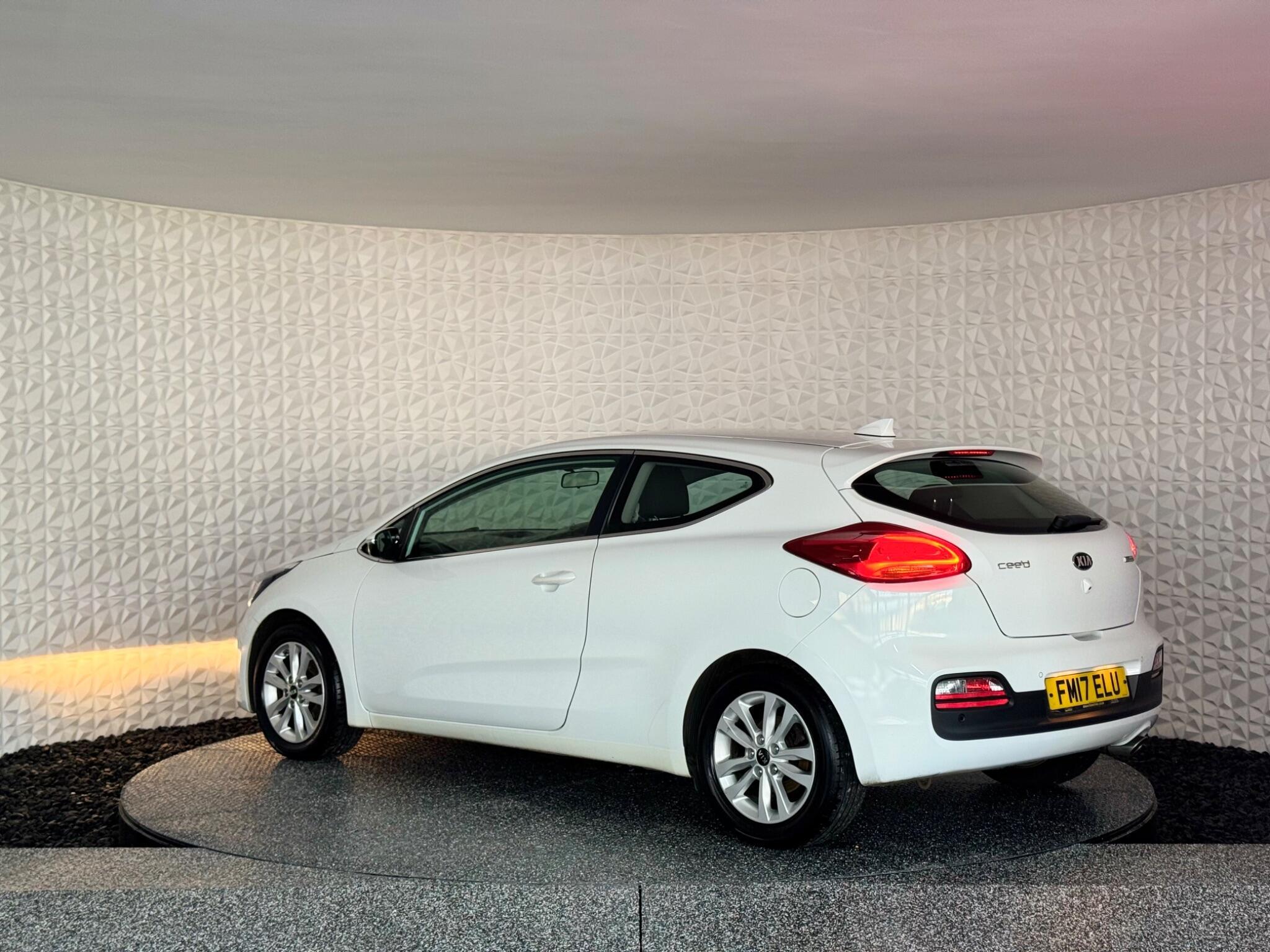 Kia ProCeed - Image 18