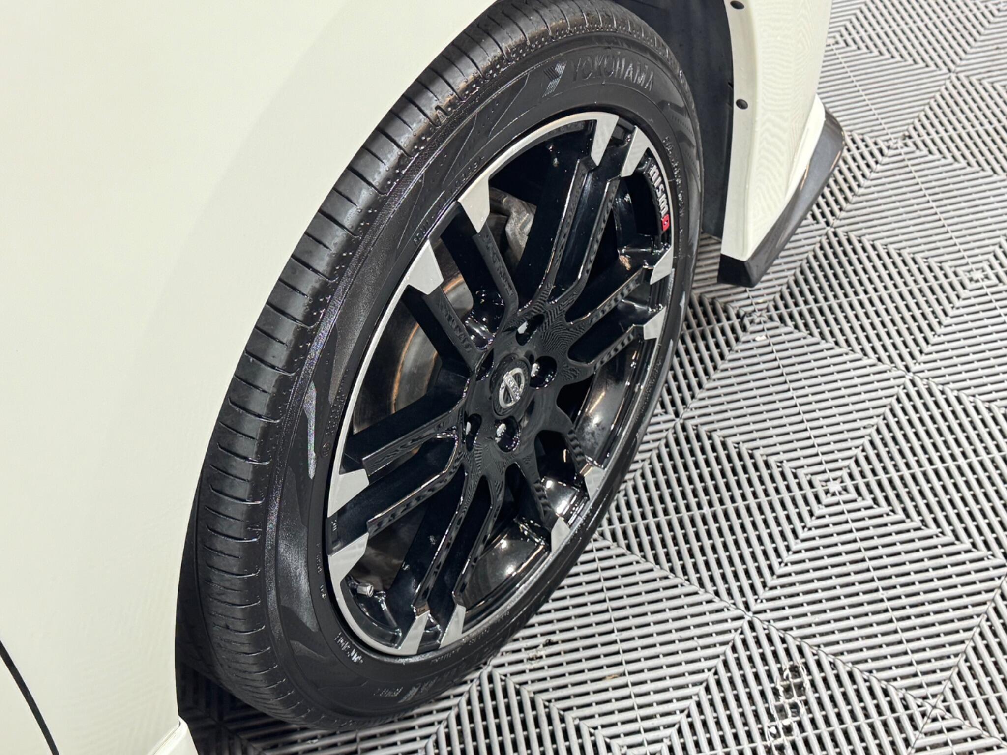 Nissan Elgrand - Image 17
