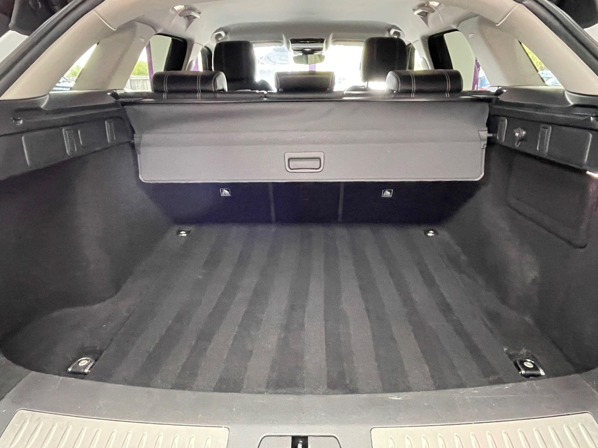 Land Rover Range Rover Velar - Image 19