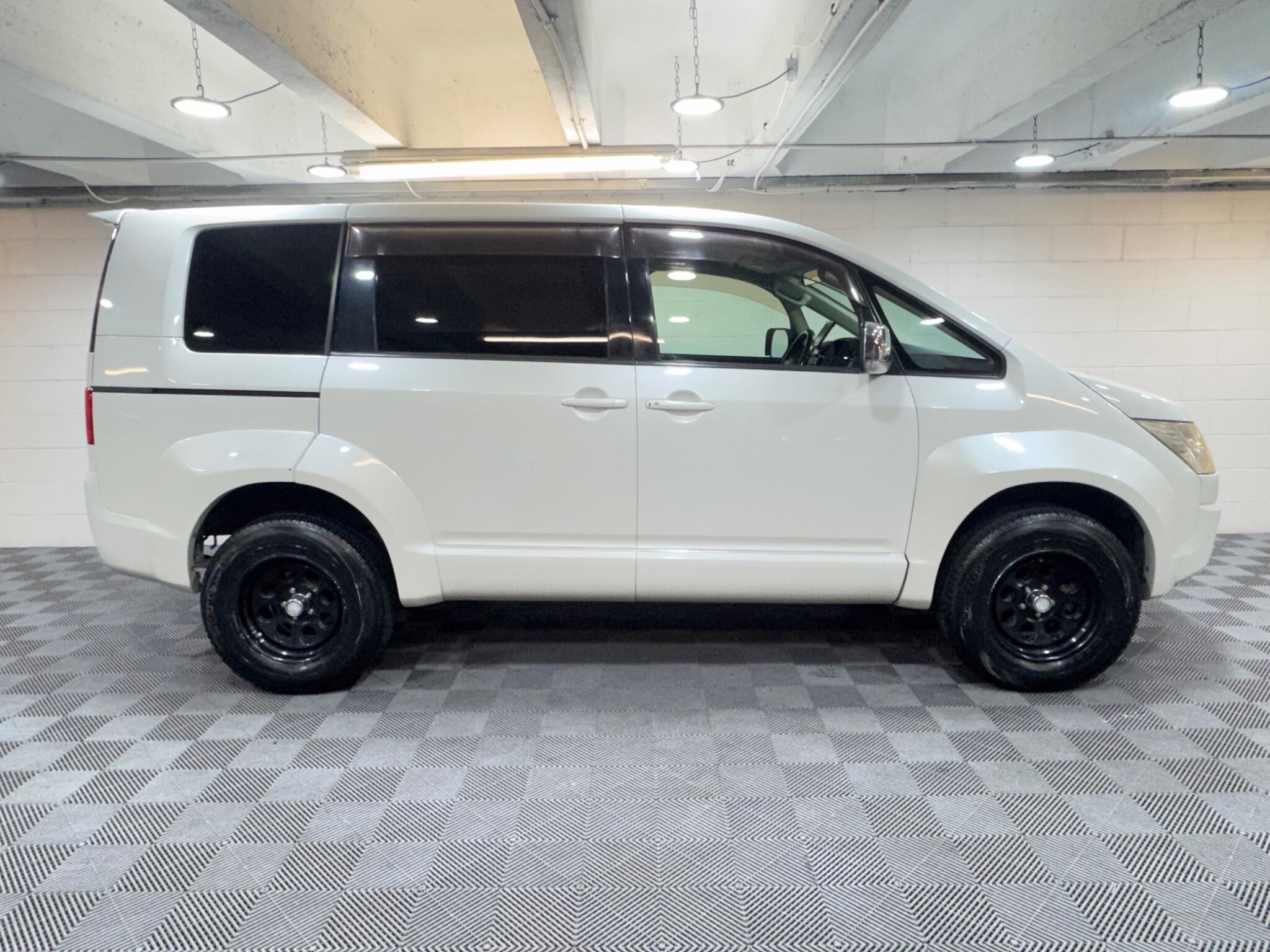 Mitsubishi Delica - Image 5