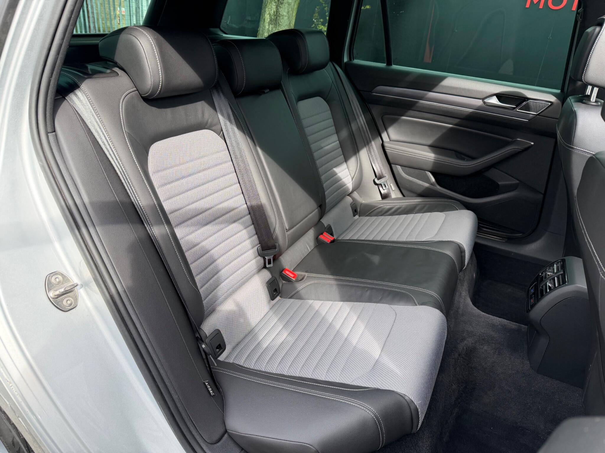 Volkswagen Passat - Image 28