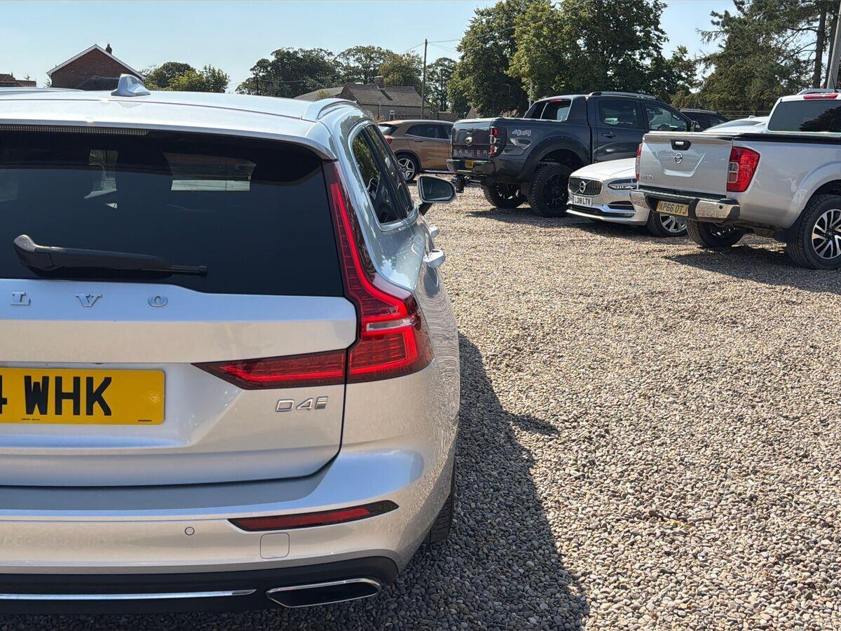 Volvo V60 - Image 15