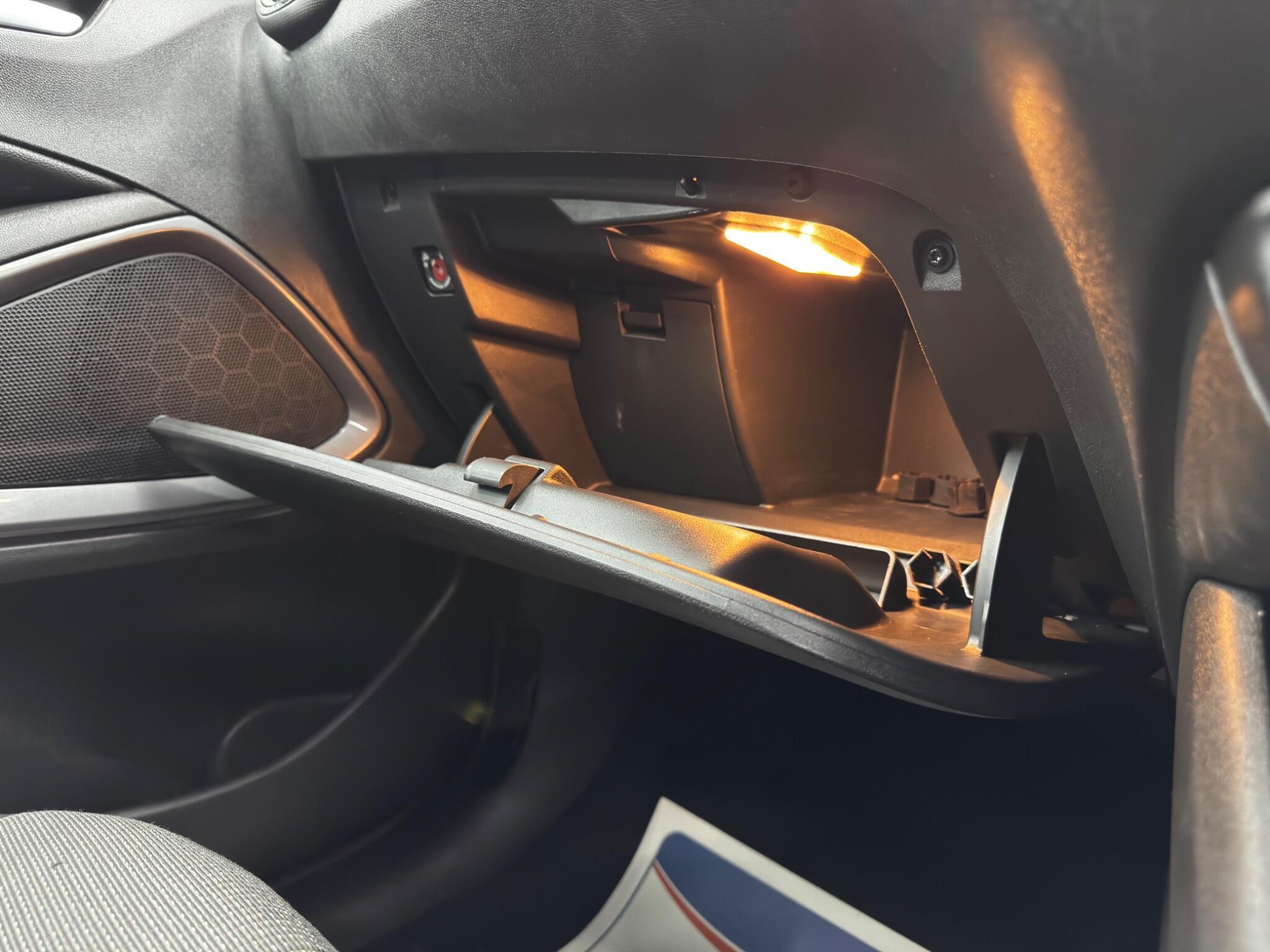 Vauxhall Crossland - Image 35