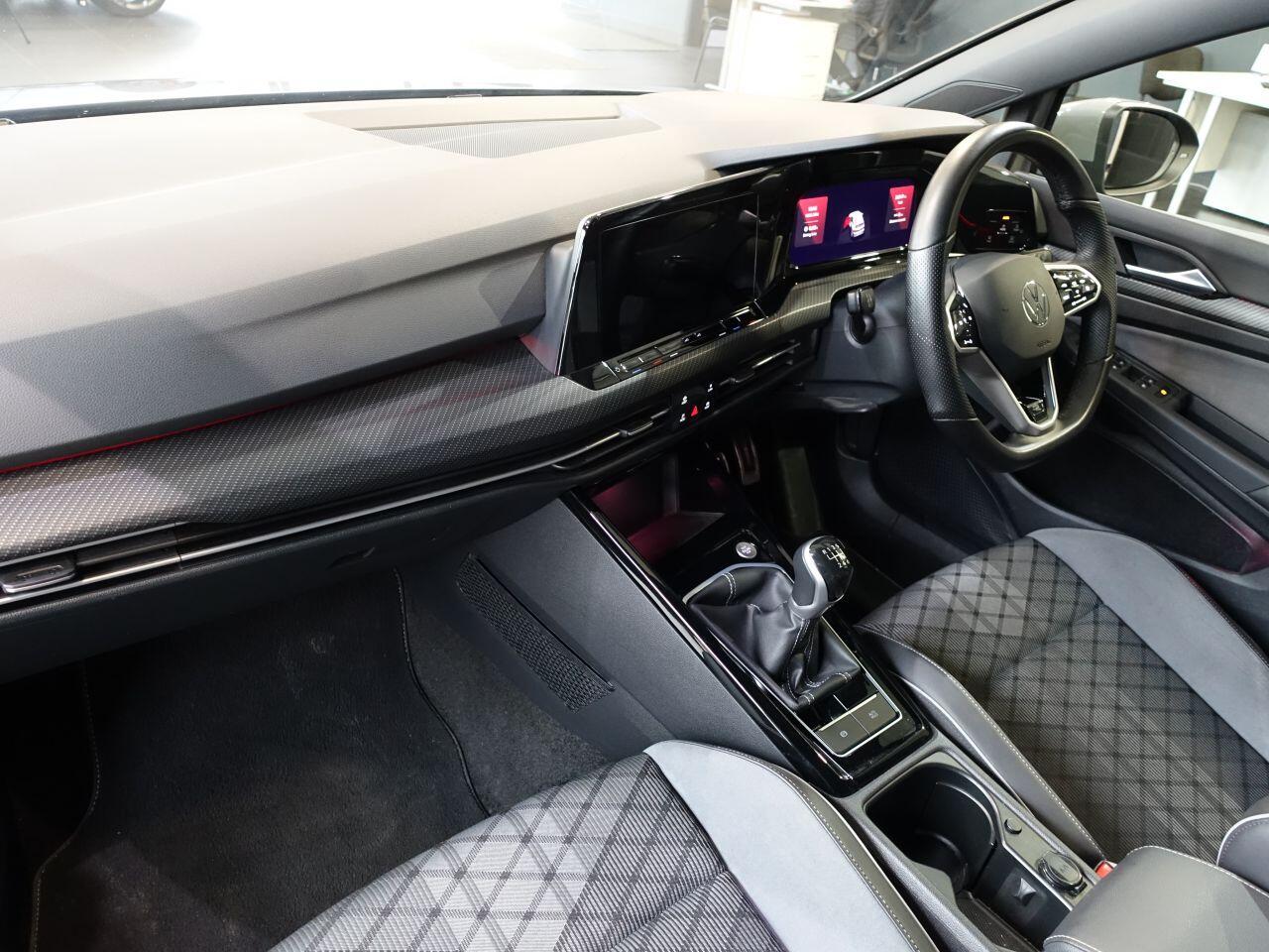 Volkswagen Golf - Image 40