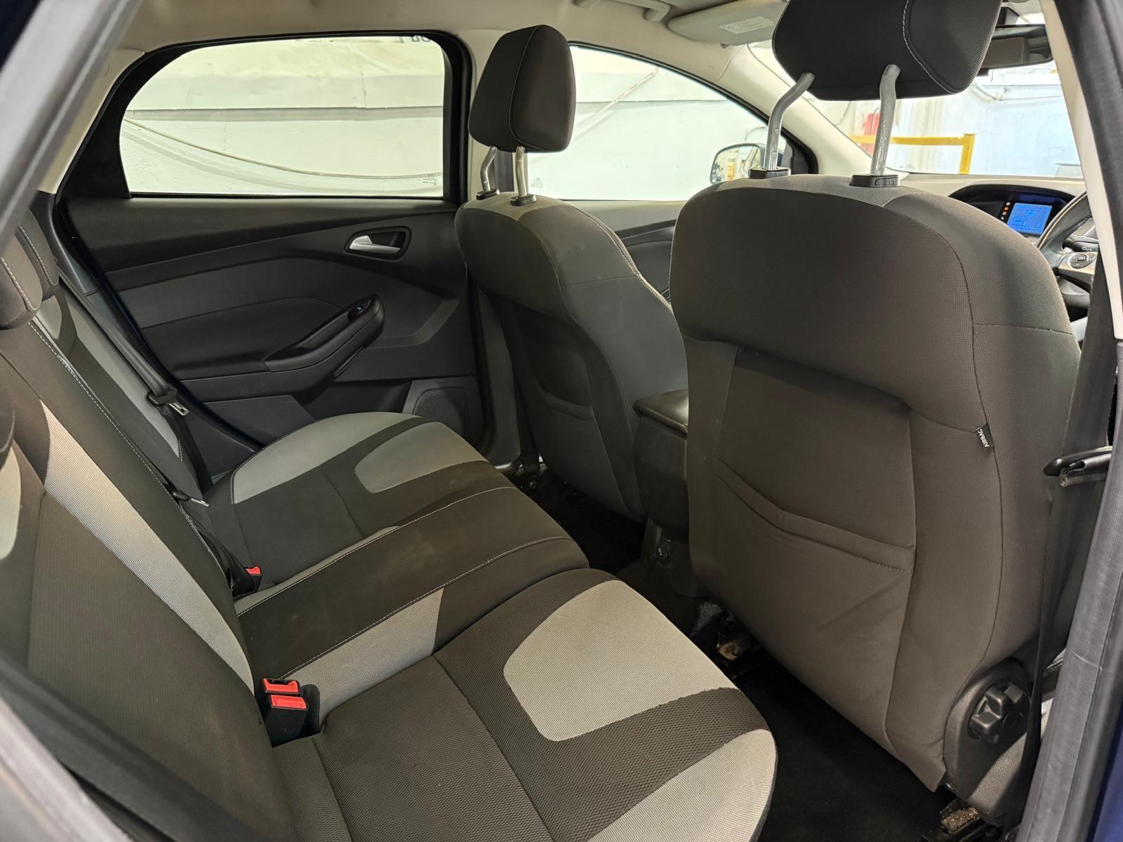 Ford Focus - Image 24
