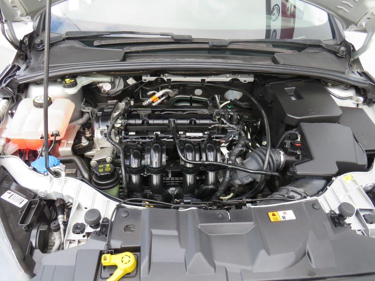 Ford Focus - Image 12