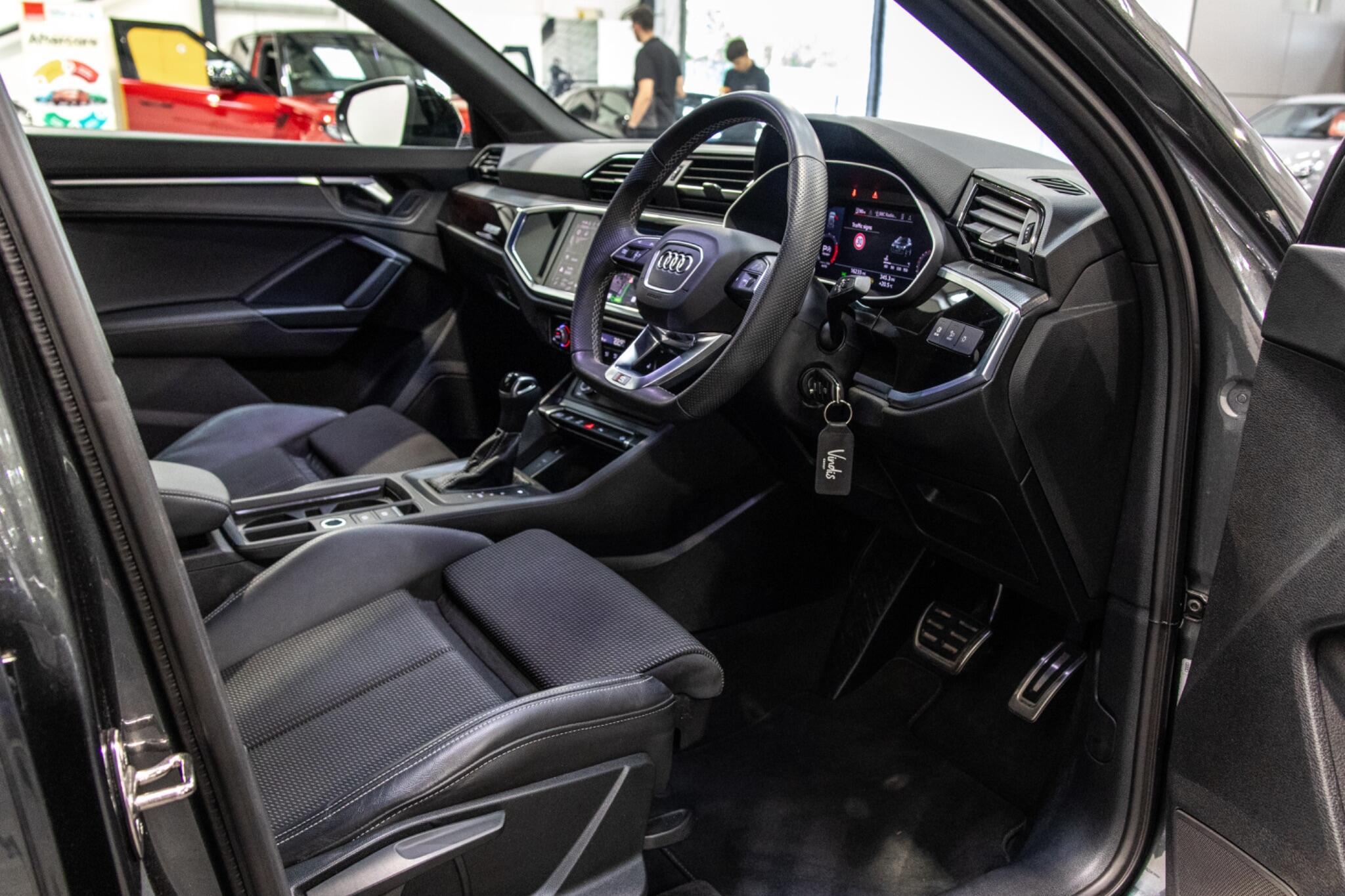 Audi Q3 - Image 12