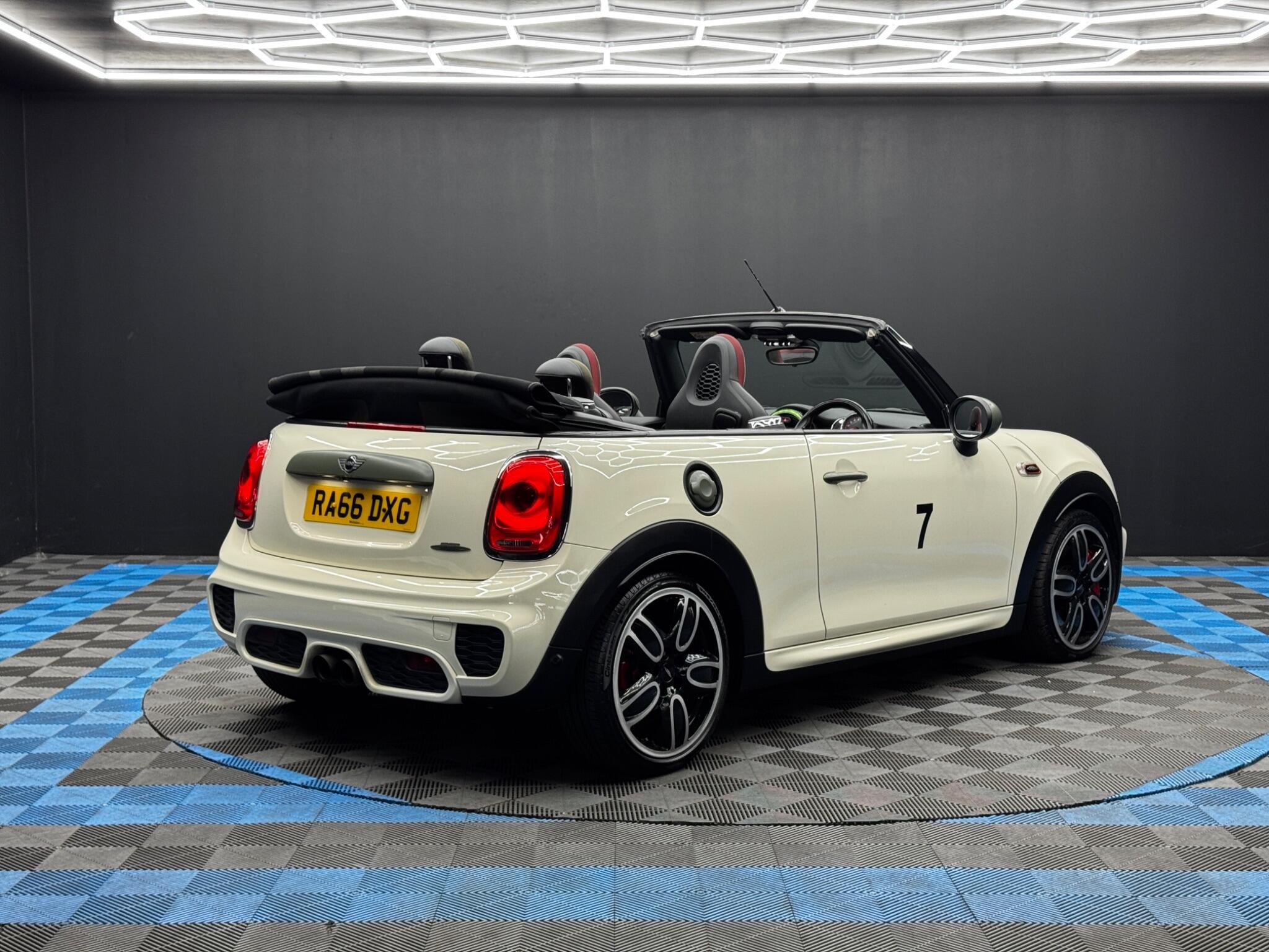 MINI Convertible - Image 5