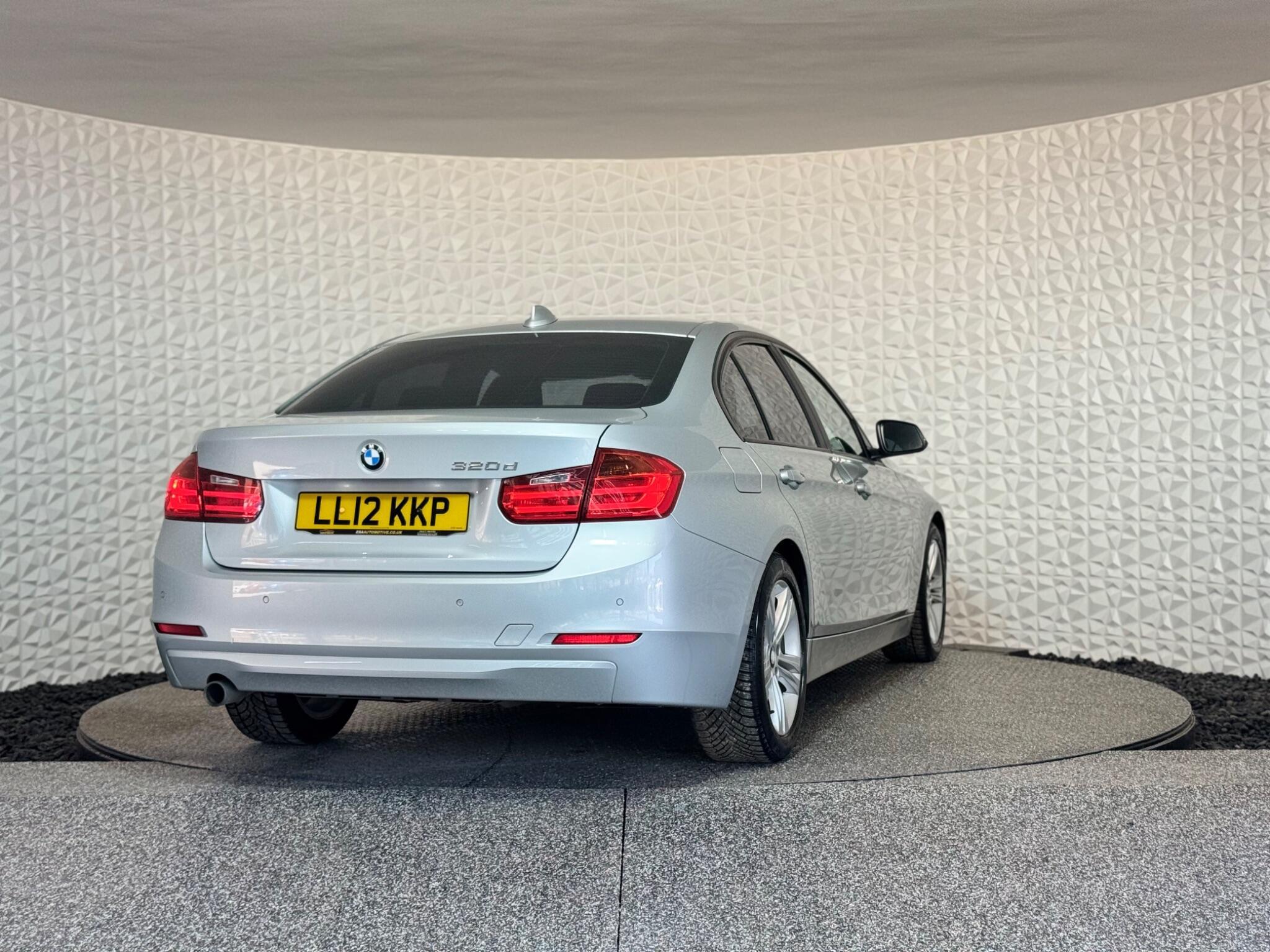 BMW 3 Series - Image 14