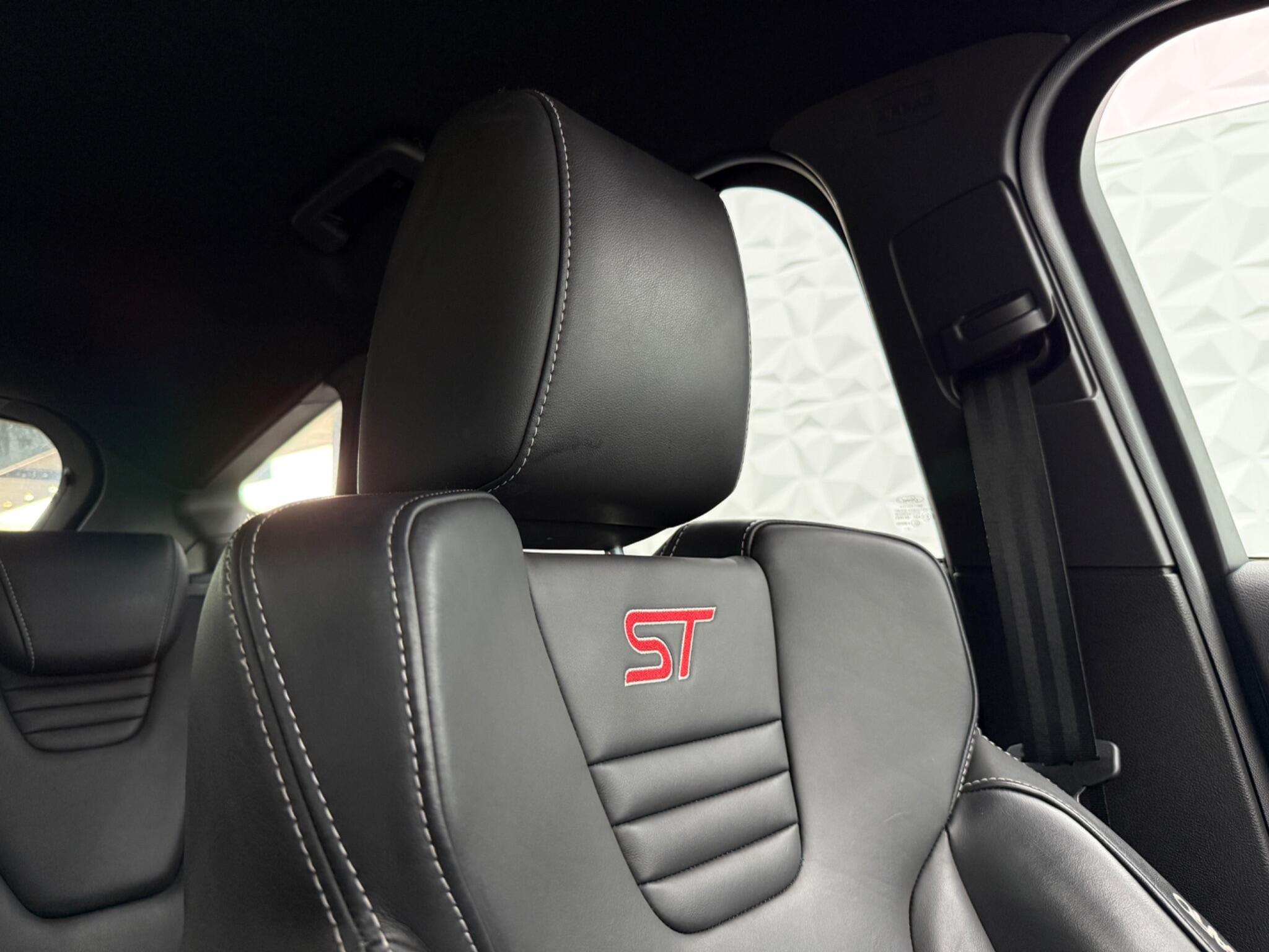 Ford Focus - Image 50