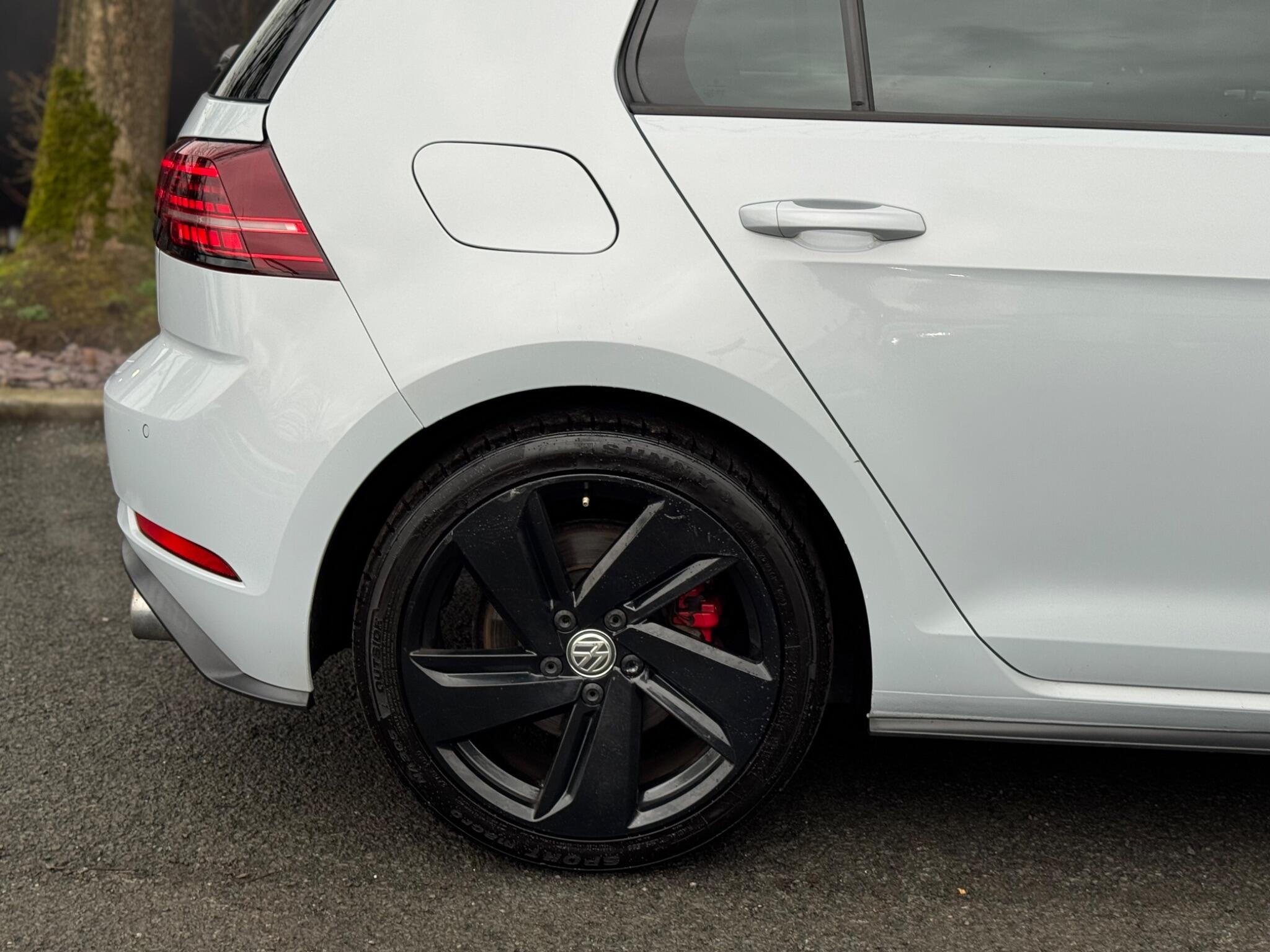 Volkswagen Golf - Image 12
