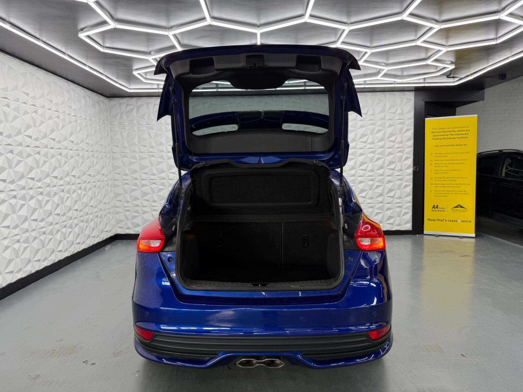 Ford Focus - Image 30