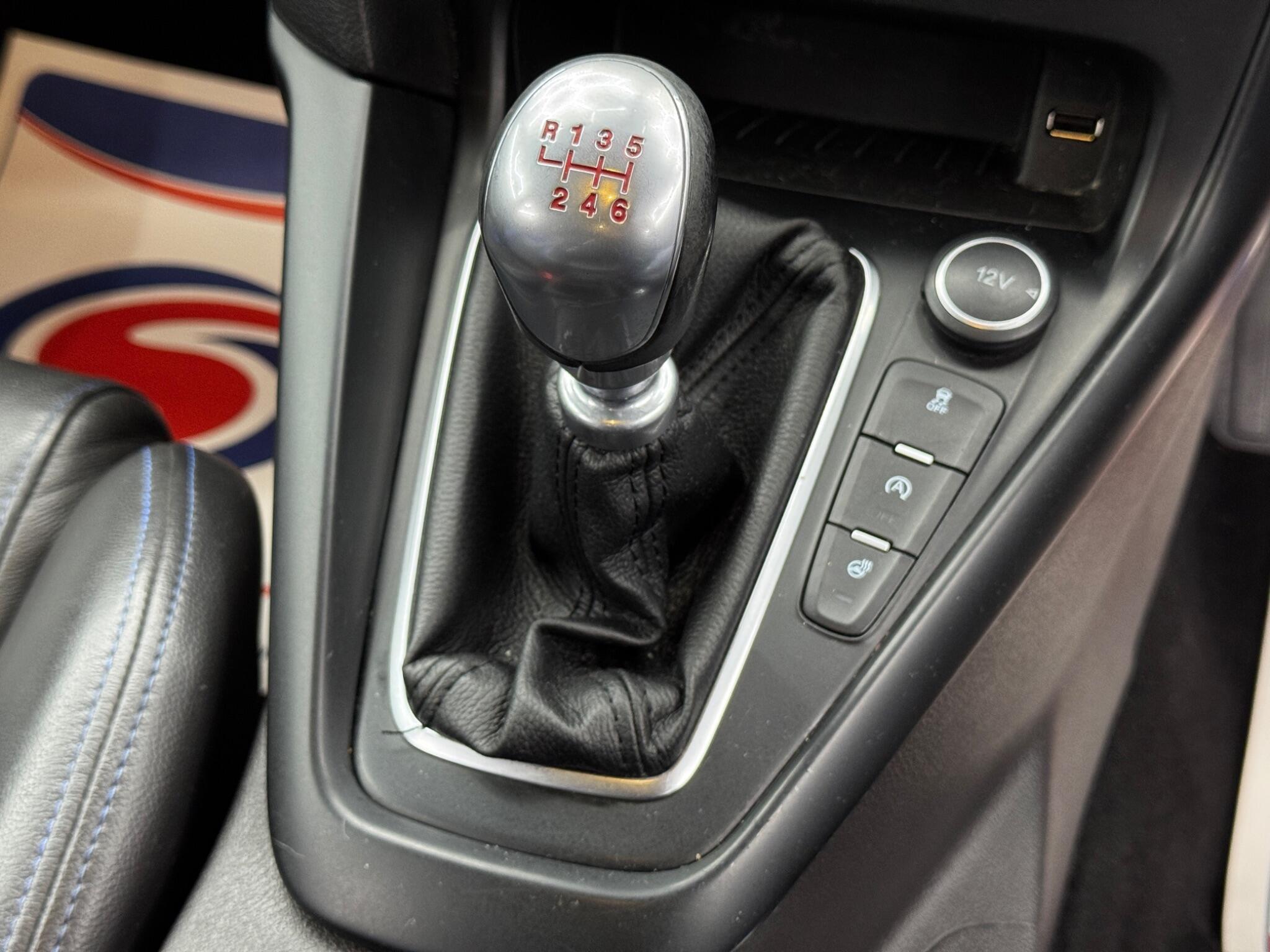 Ford Focus - Image 25