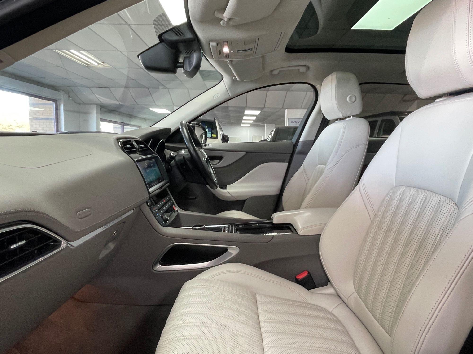 Jaguar F-Pace - Image 32