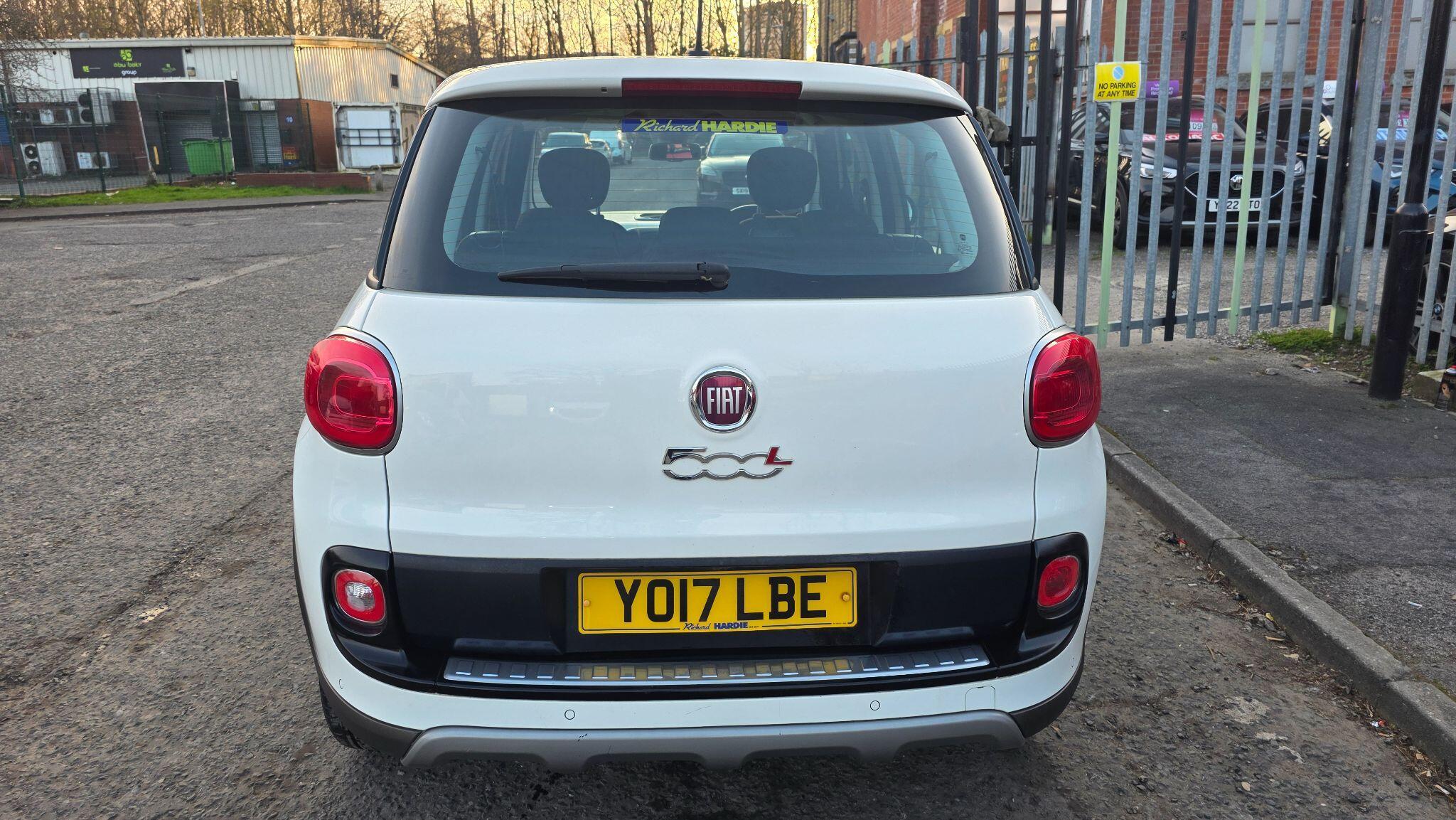 Fiat 500L - Image 12