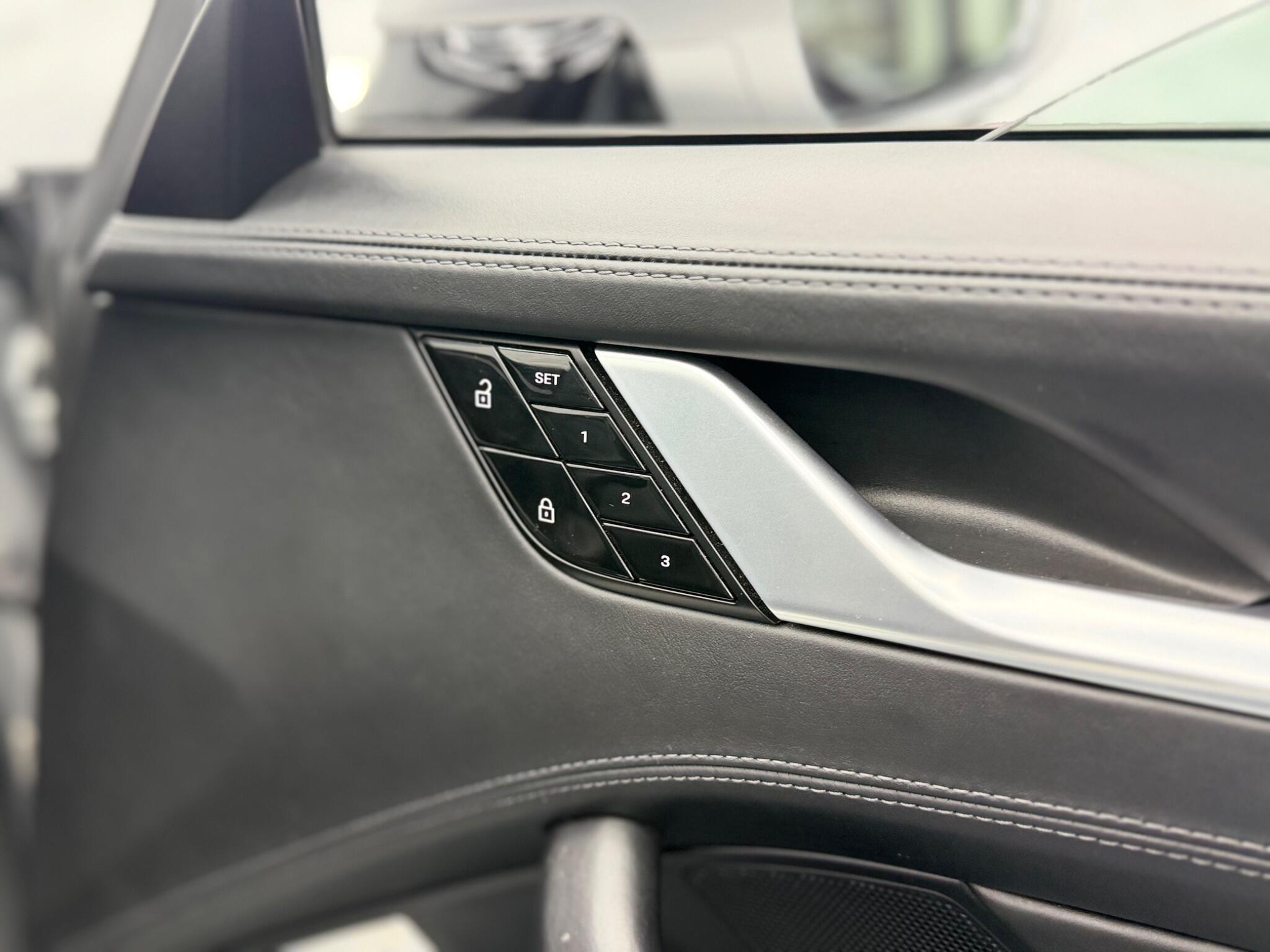 Porsche 911 - Image 34