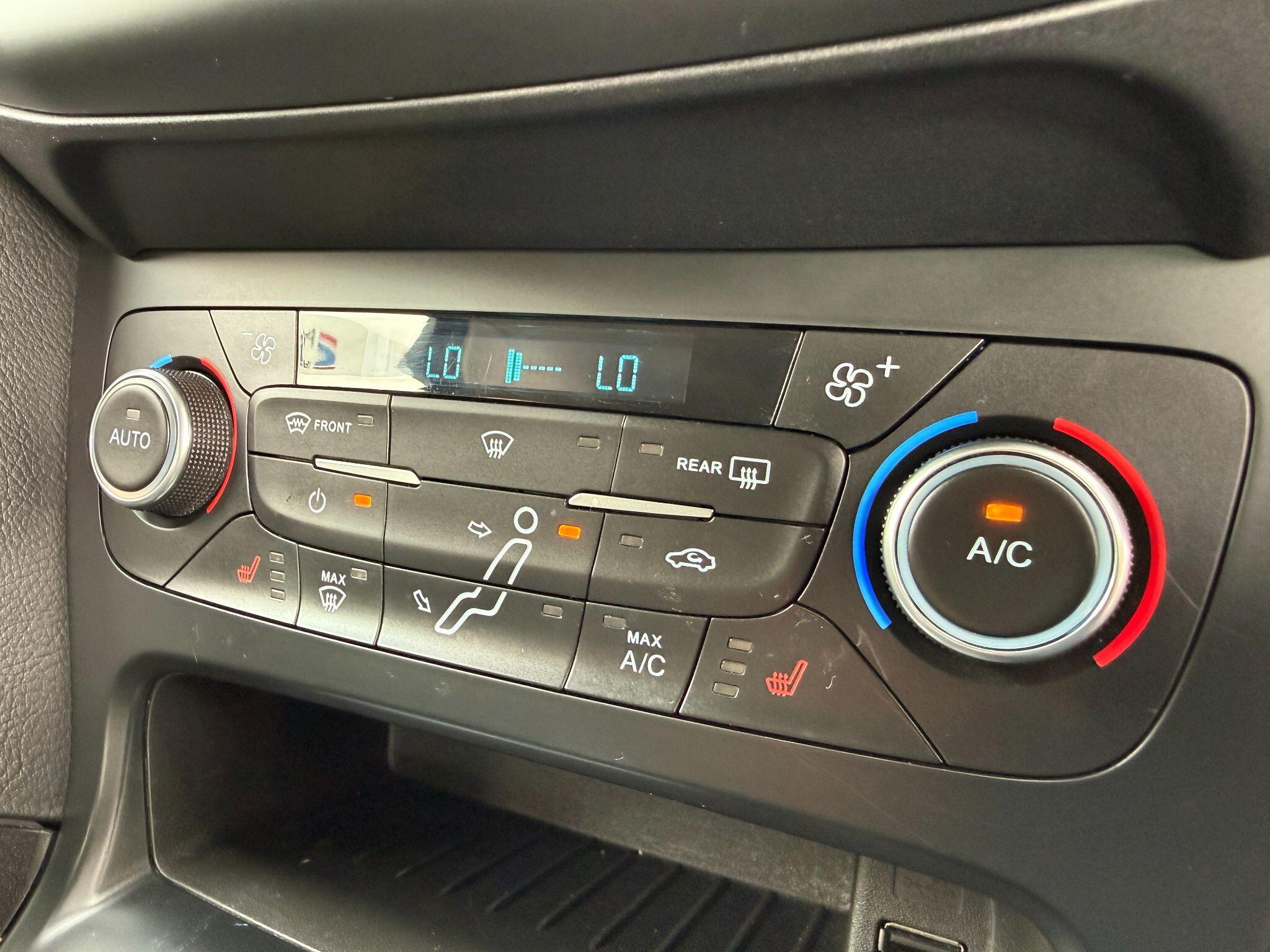 Ford Focus - Image 60