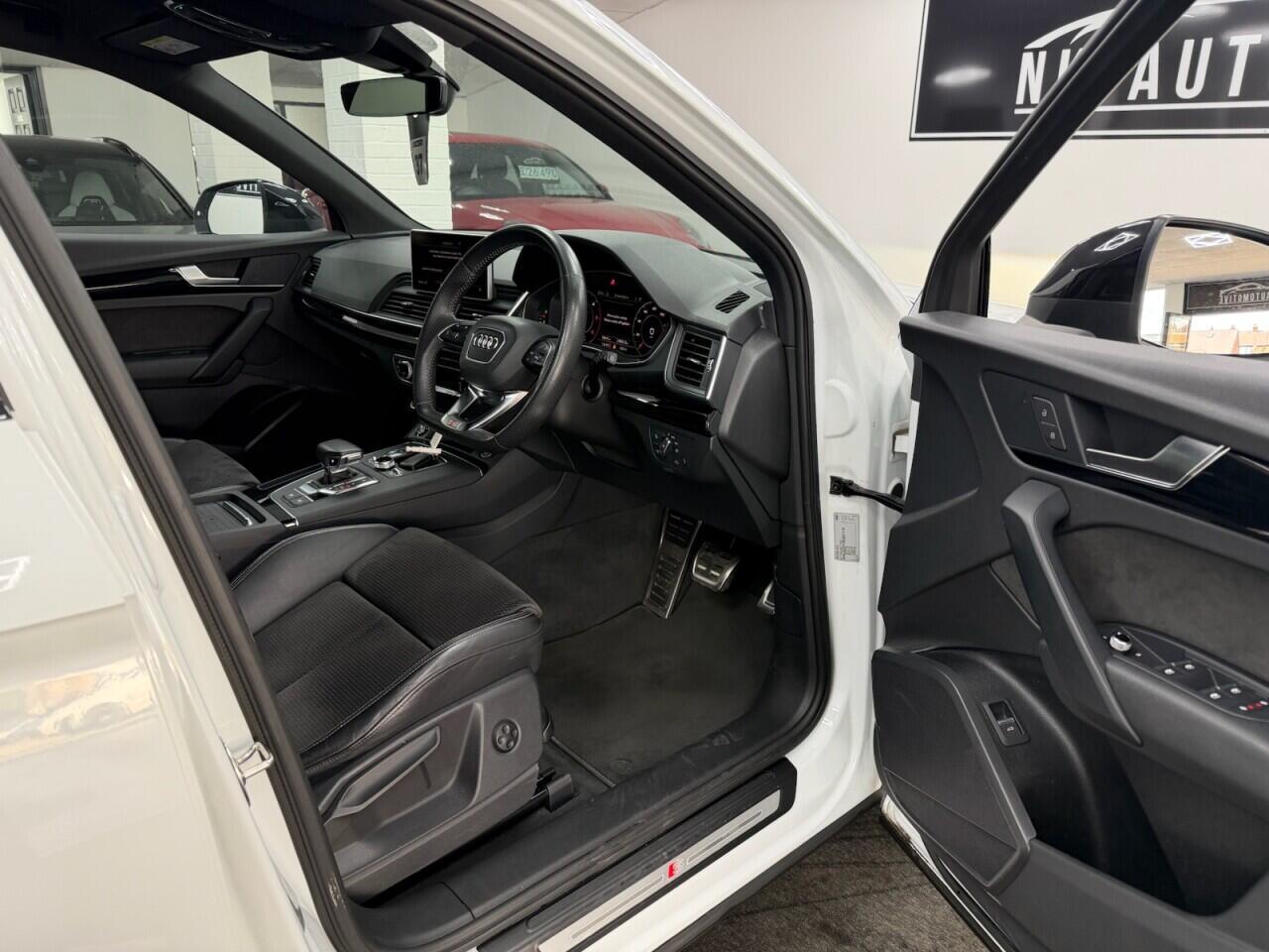 Audi Q5 - Image 13