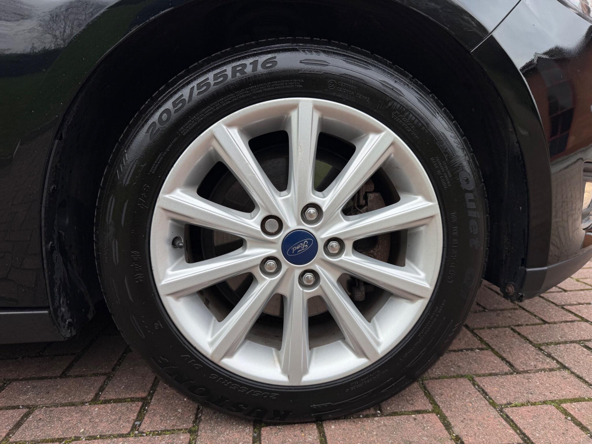 Ford Focus - Image 18