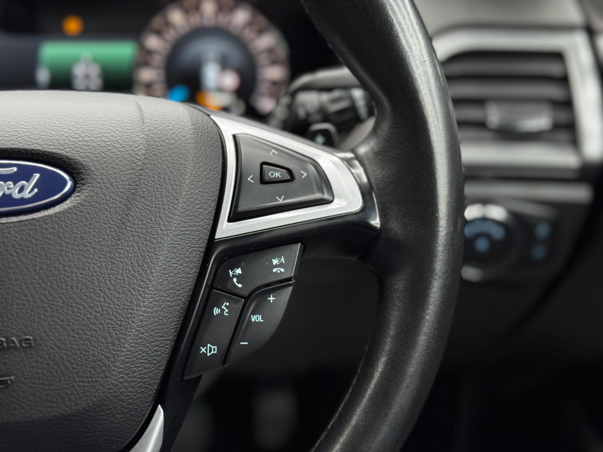 Ford Mondeo - Image 21