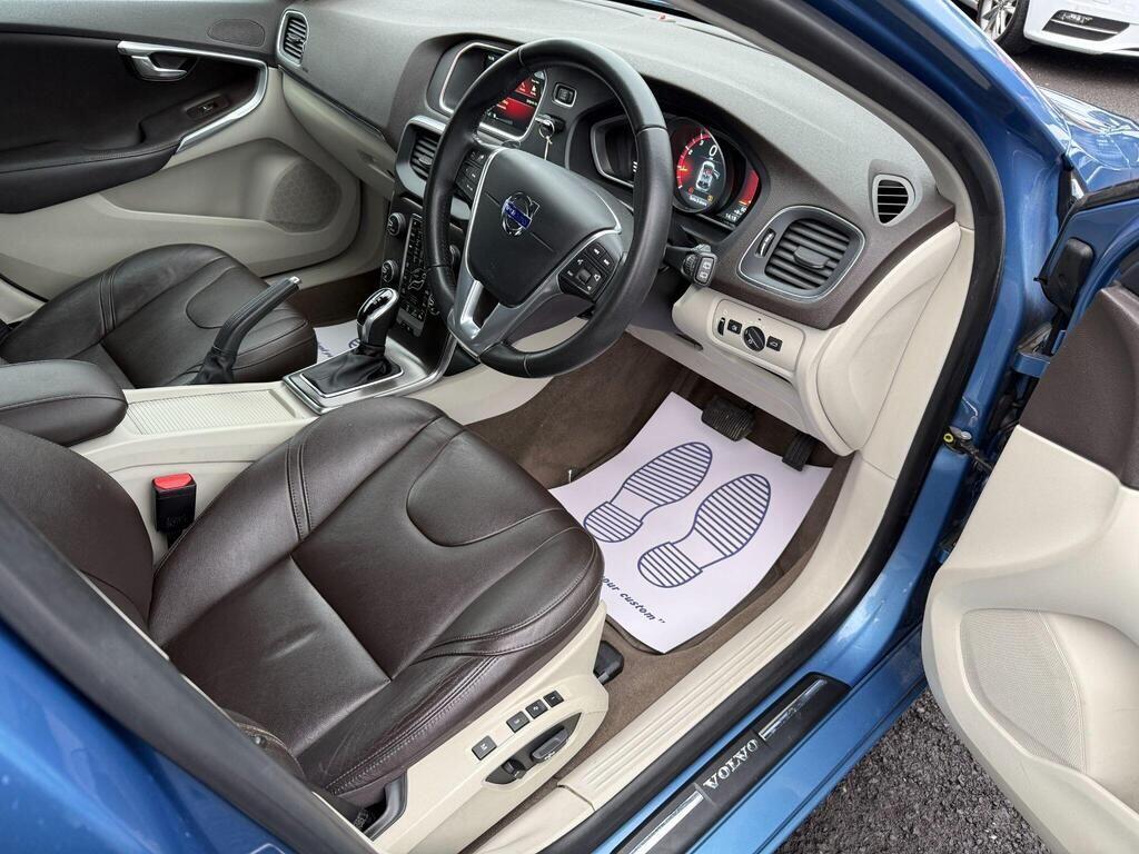 Volvo V40 - Image 25