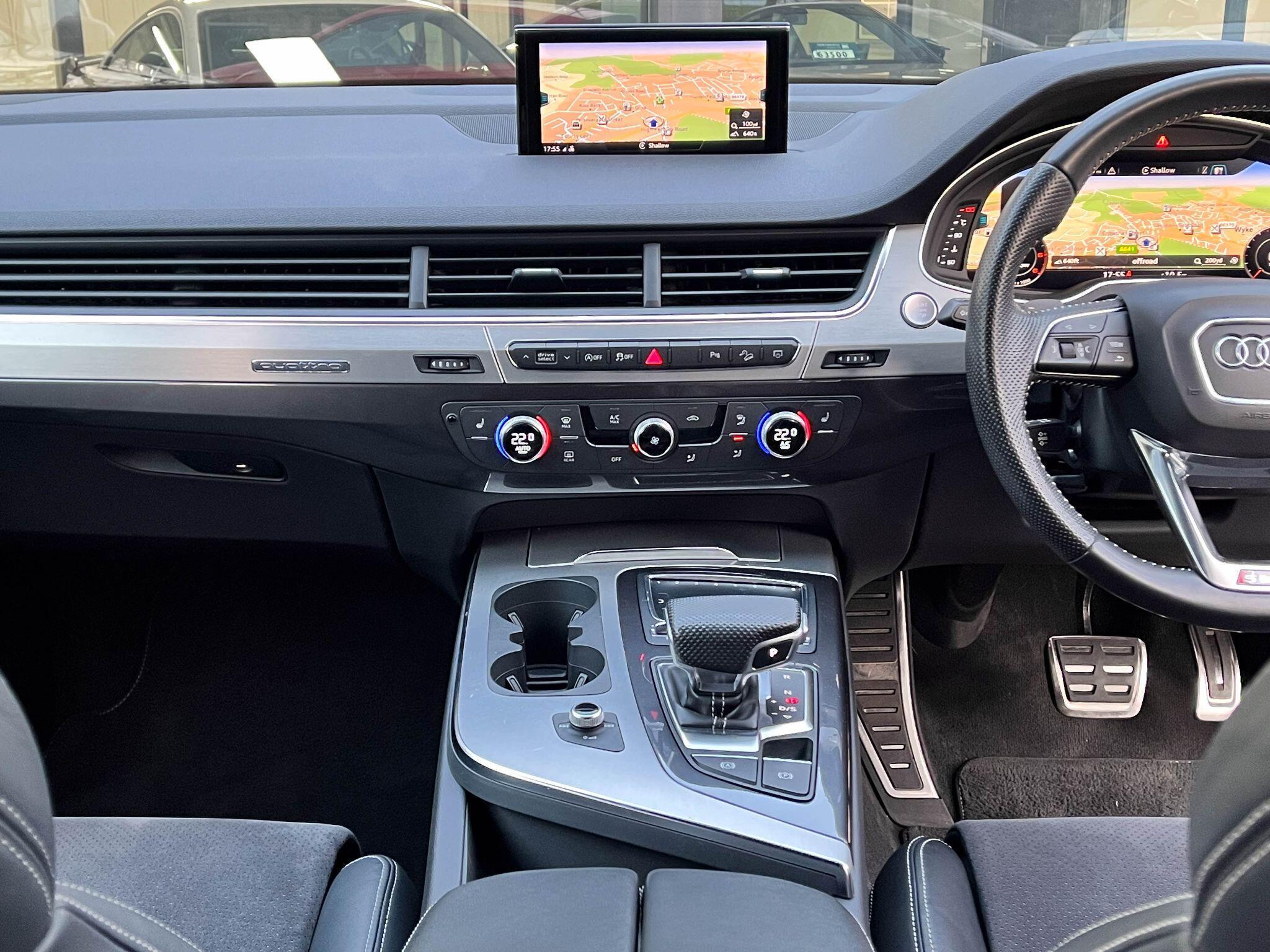 Audi Q7 - Image 11