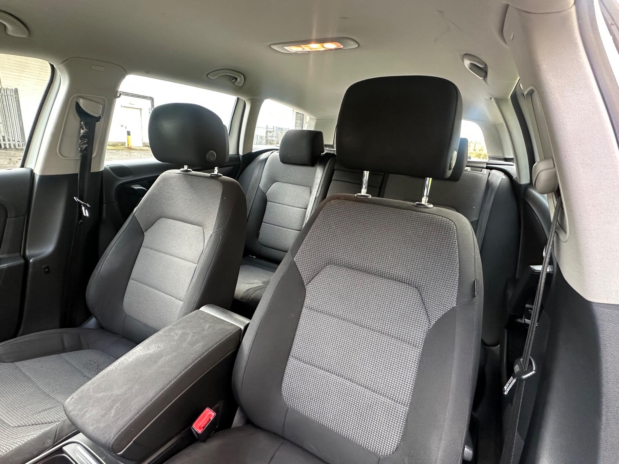 Volkswagen Passat - Image 46