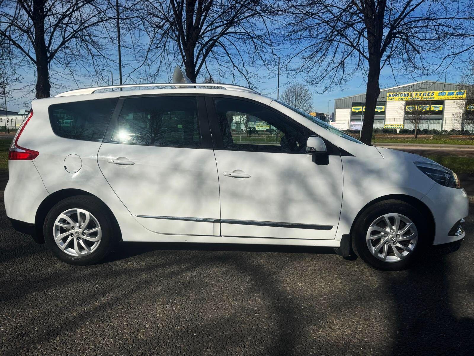 Renault Grand Scenic - Image 7