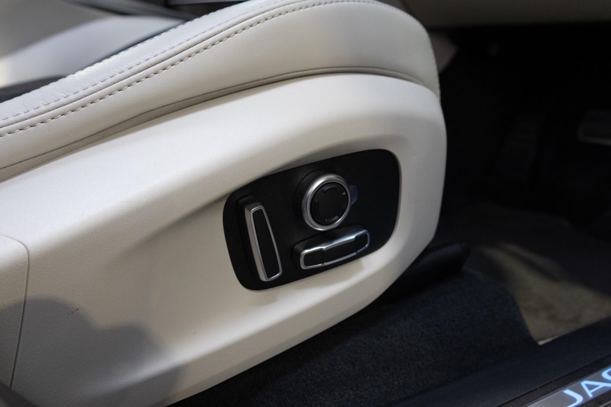Jaguar F-Pace - Image 26