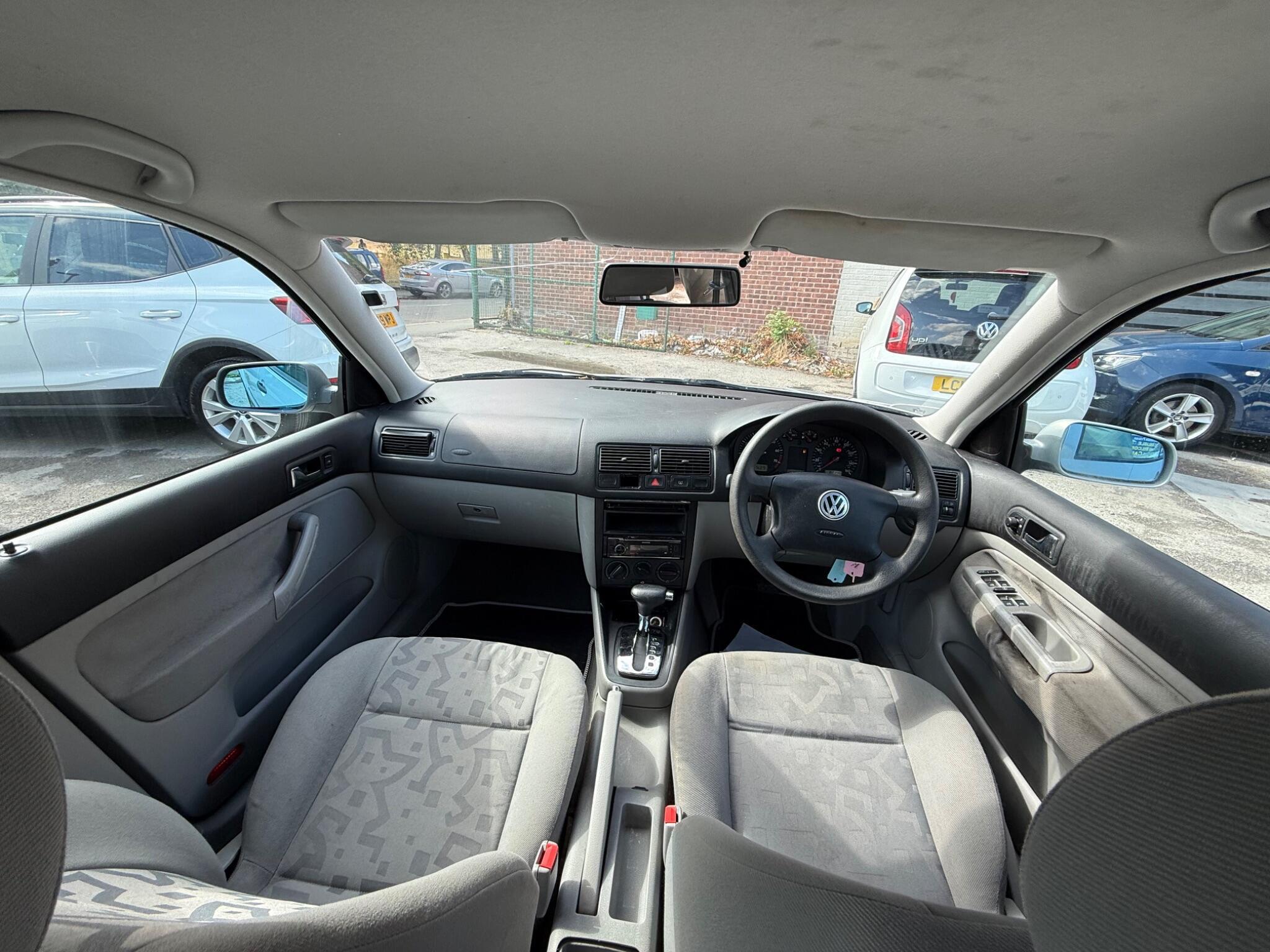 Volkswagen Golf - Image 12