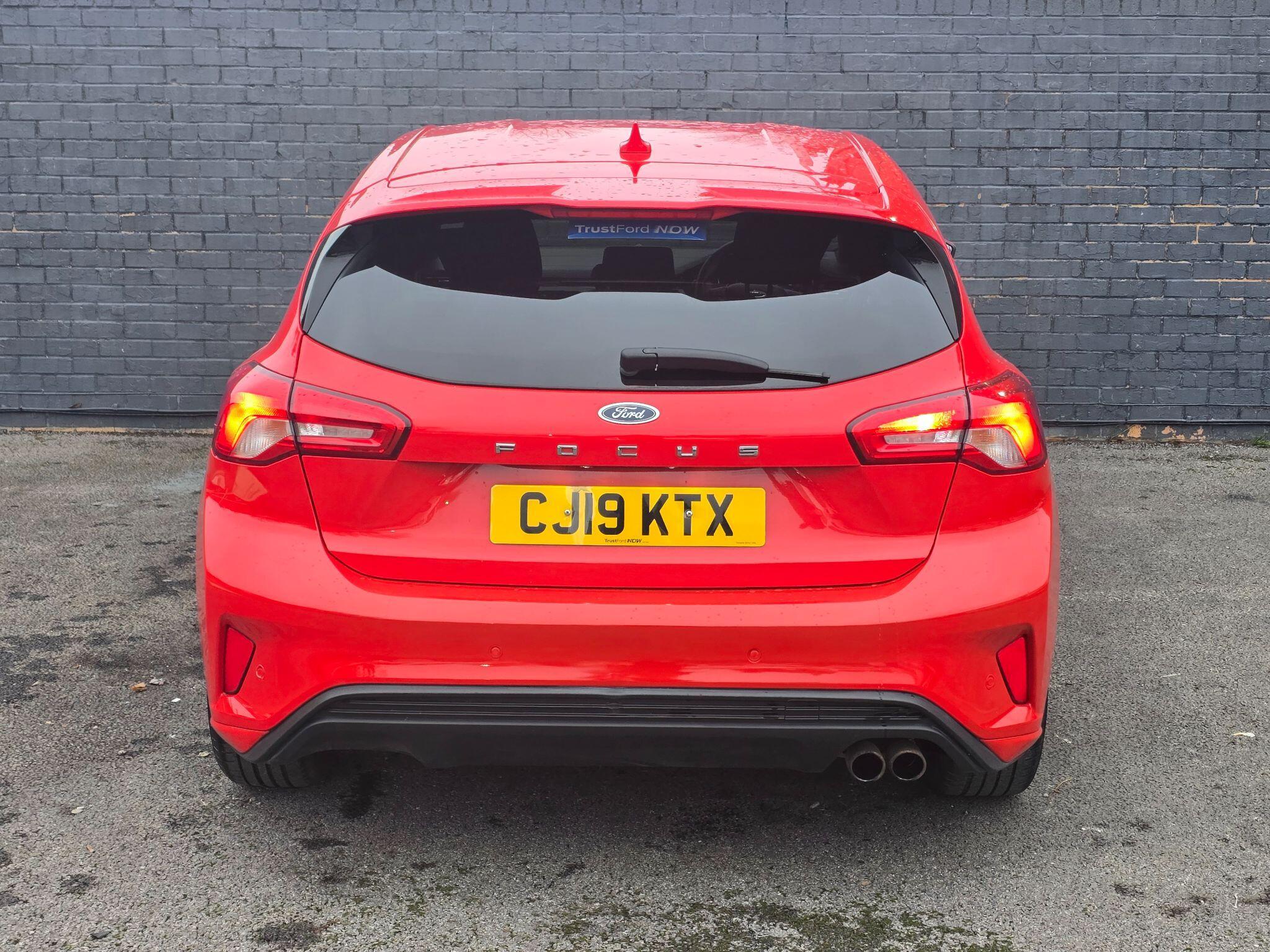 Ford Focus - Image 9
