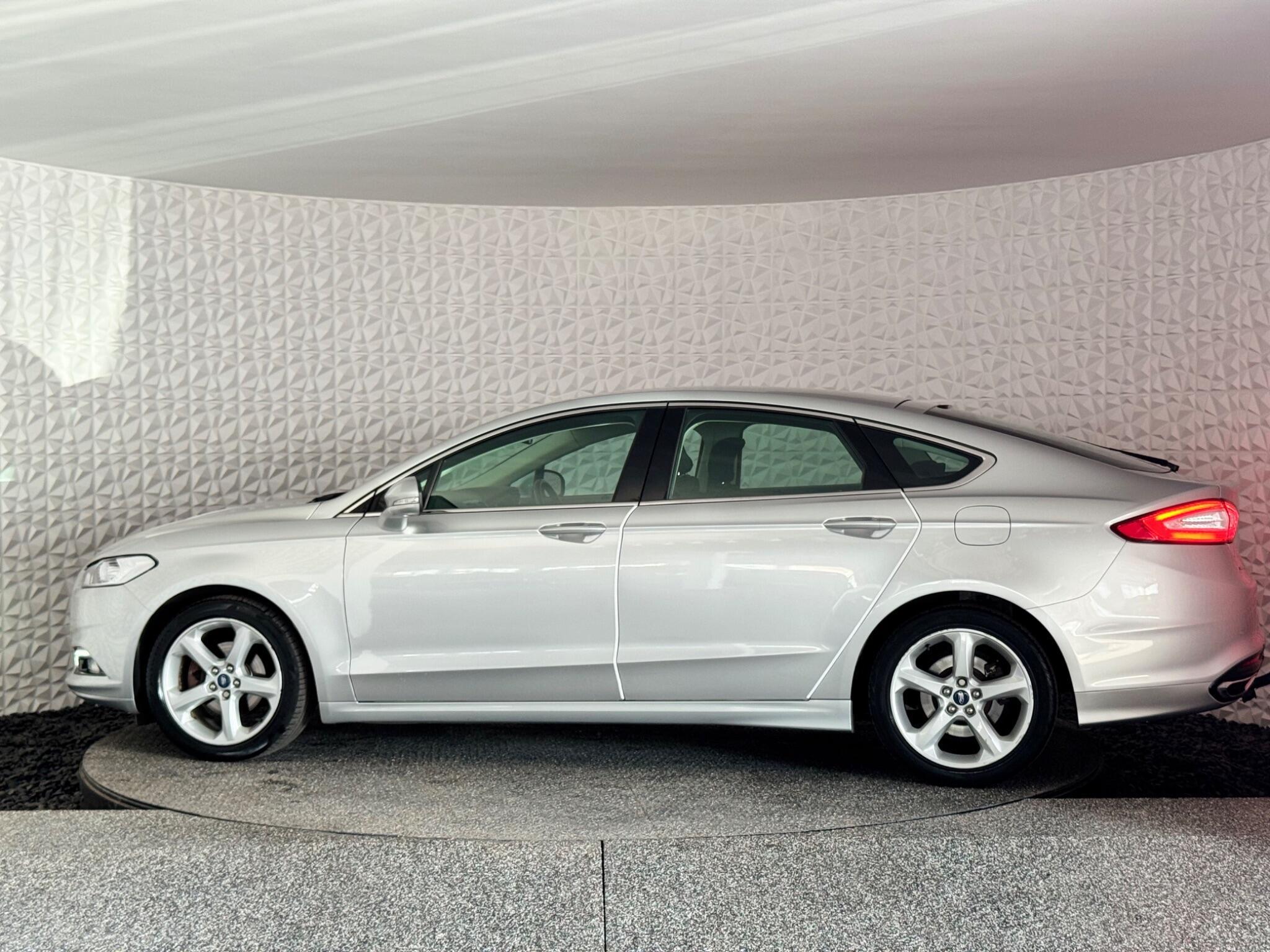 Ford Mondeo - Image 18