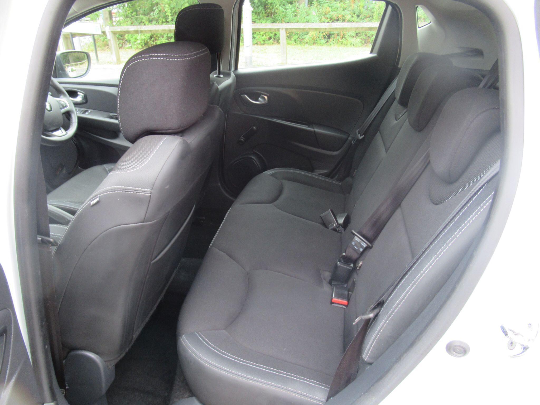 Renault Clio - Image 10