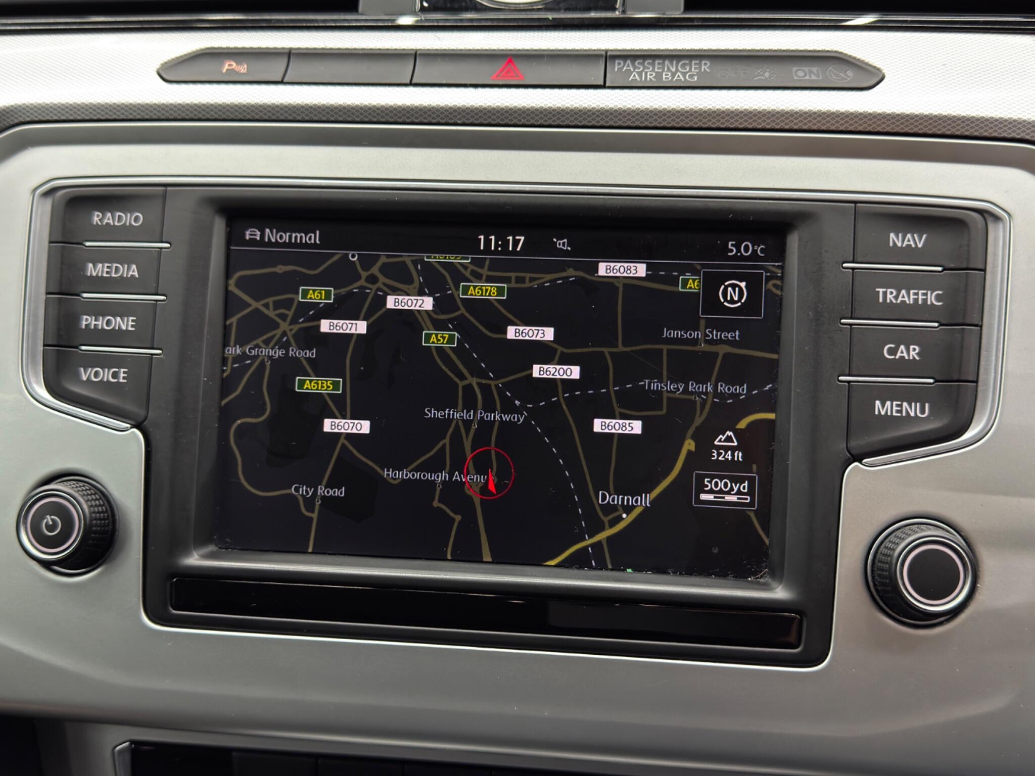 Volkswagen Passat - Image 27