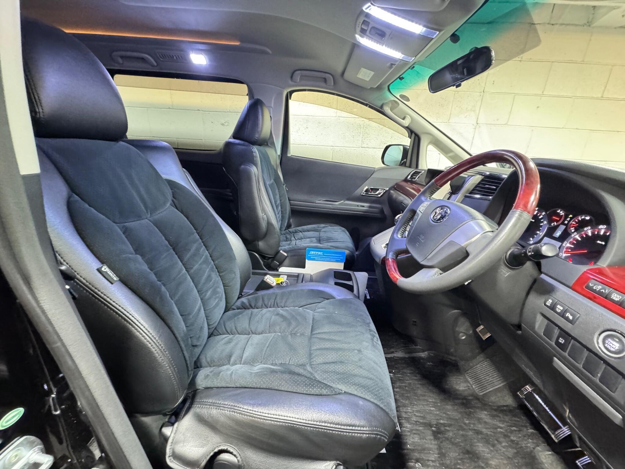 Toyota Vellfire - Image 8