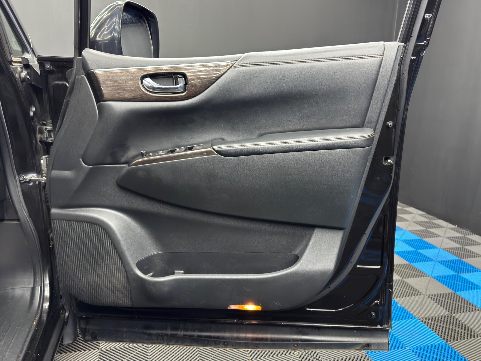 Nissan Elgrand - Image 36