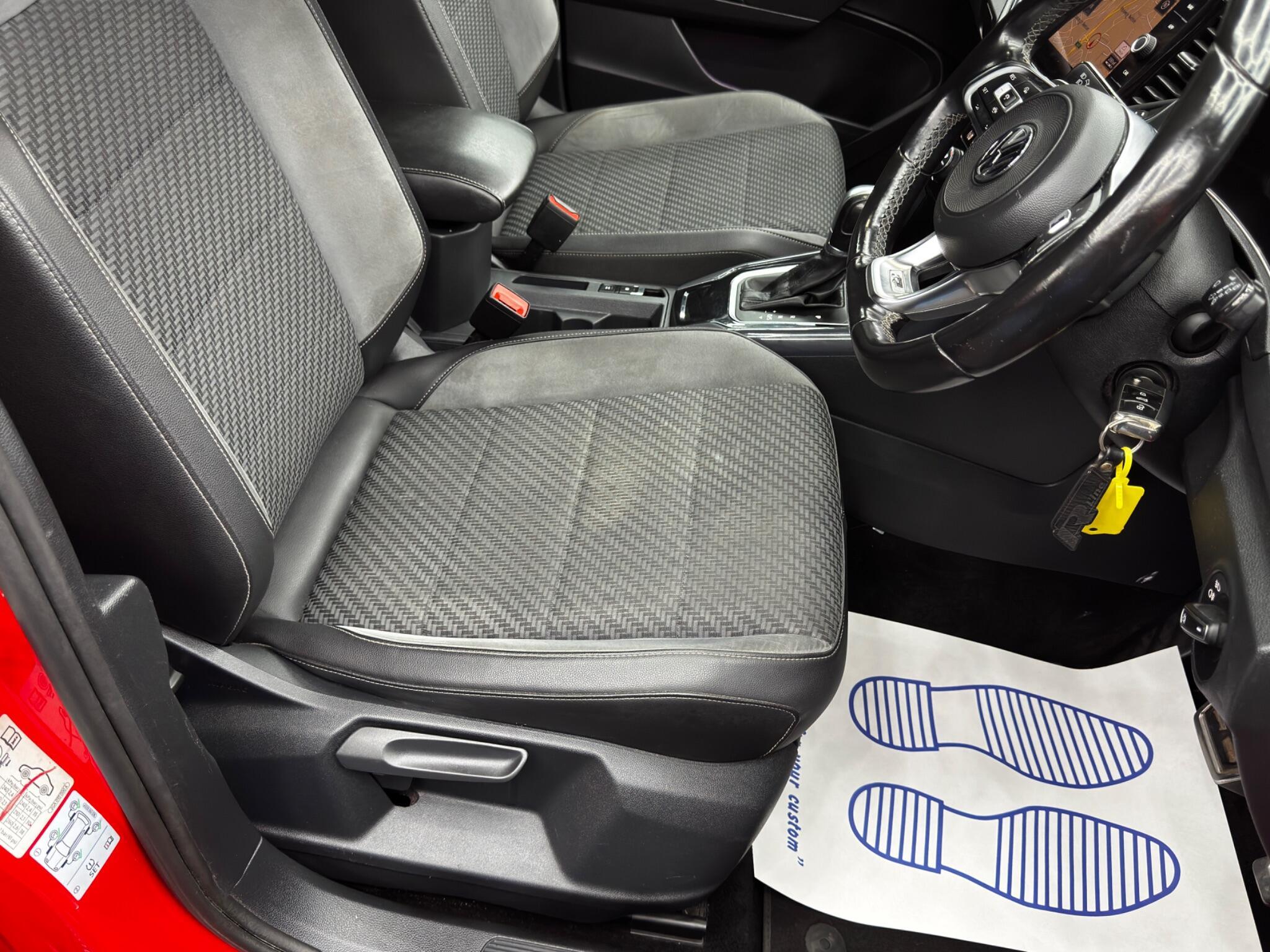 Volkswagen T-Roc - Image 13