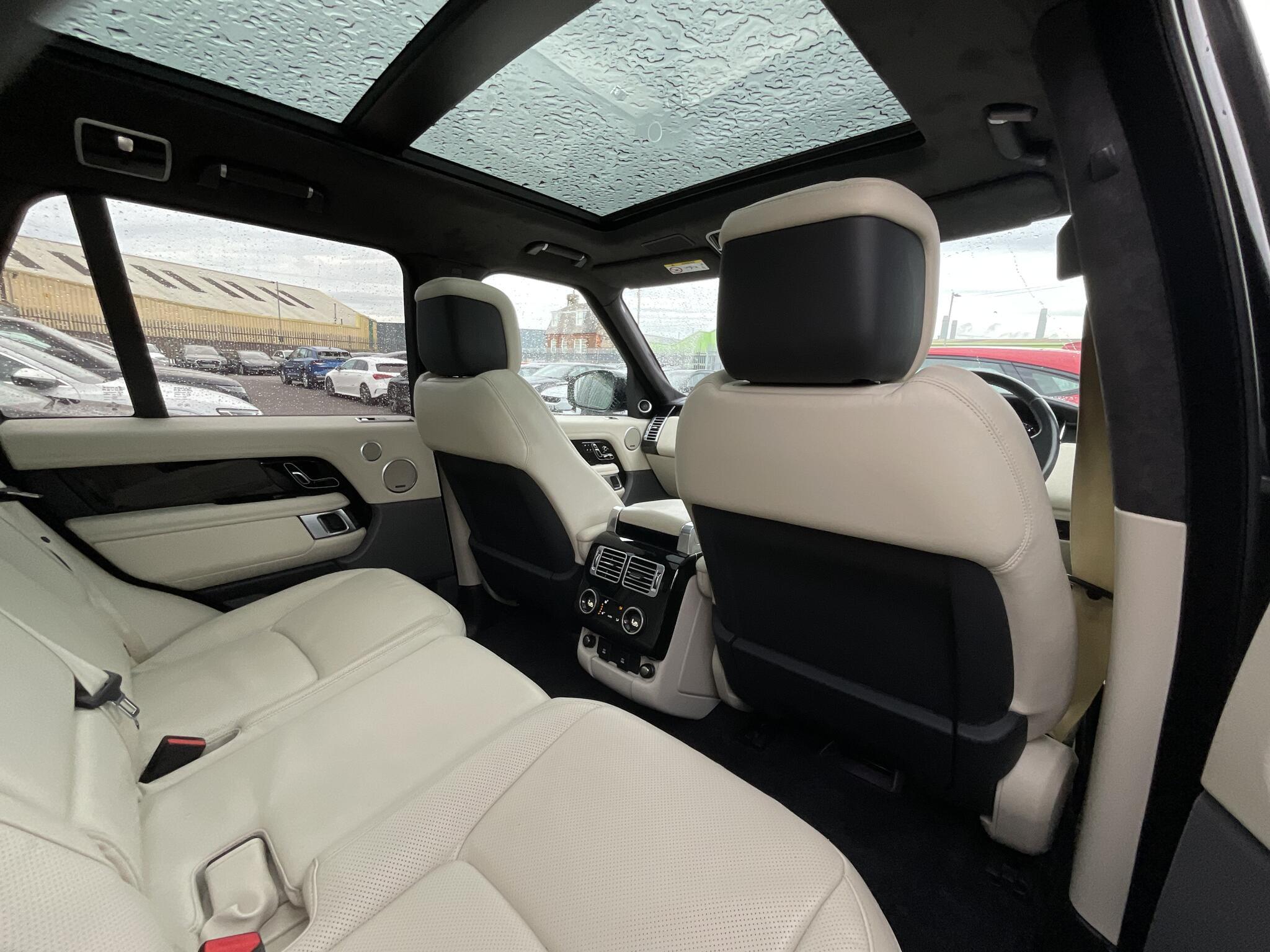 Land Rover Range Rover - Image 9